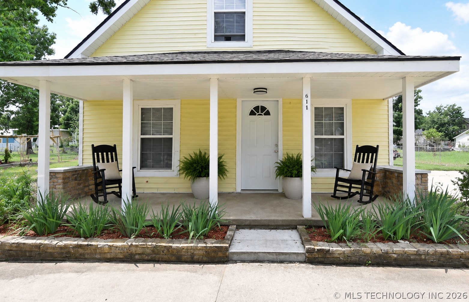 611 E 4th Street Property Photo 1