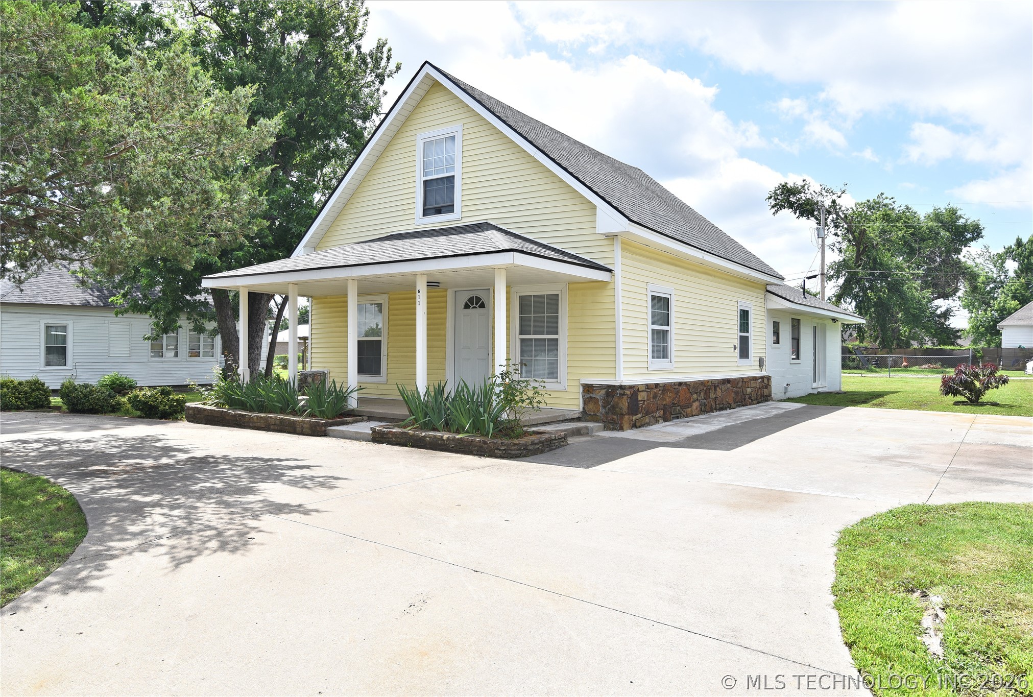 611 E 4th Street Property Photo 2