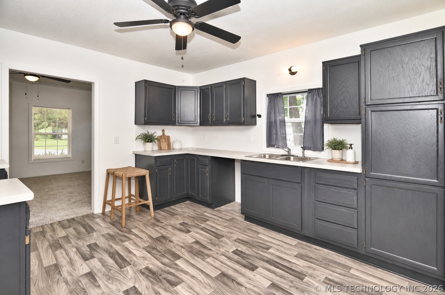 611 E 4th Street Property Photo 4