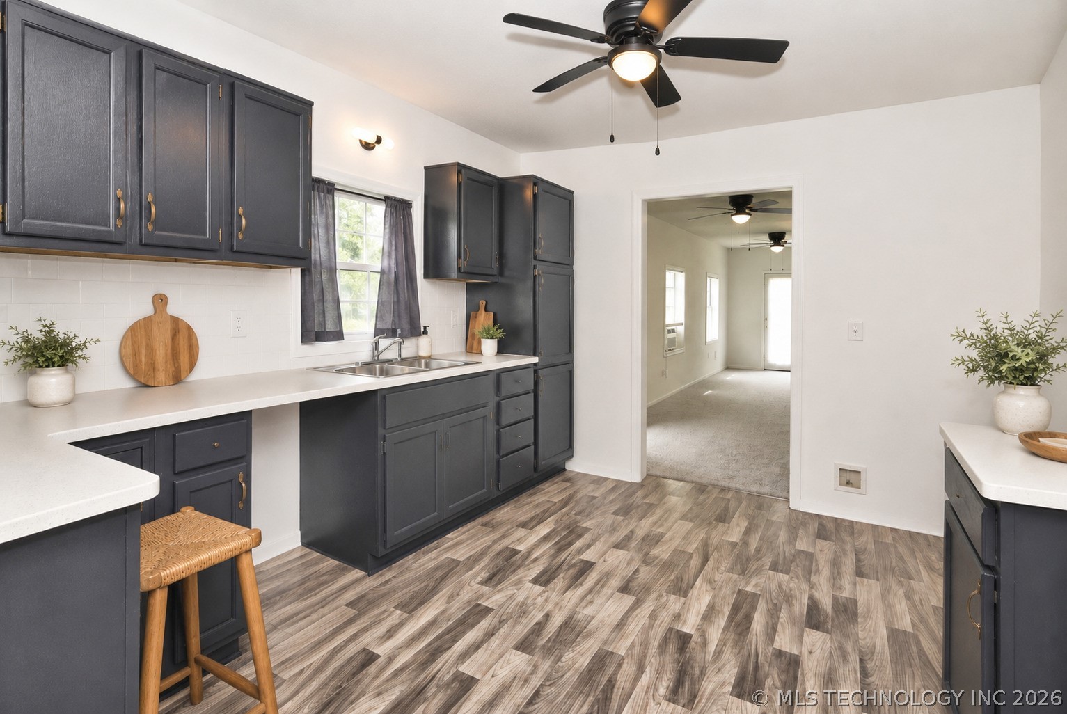 611 E 4th Street Property Photo 5