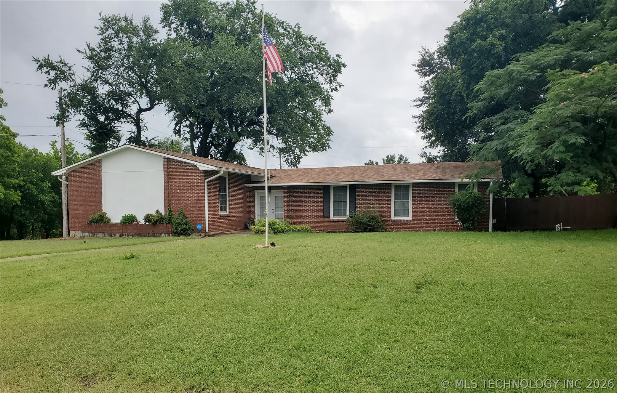 300 W Jackson Avenue Property Photo 1