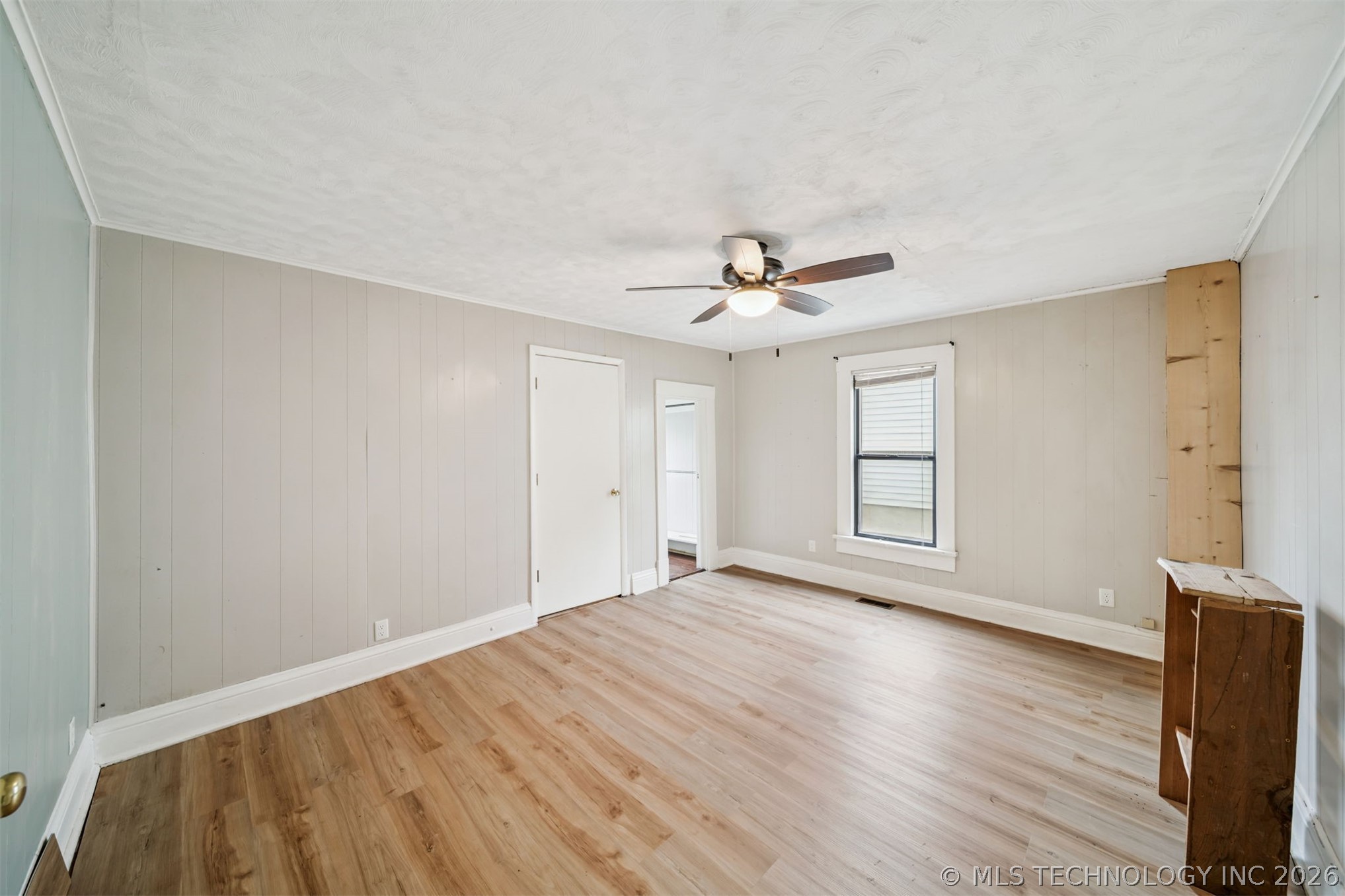 422 W Davis Drive Property Photo 4