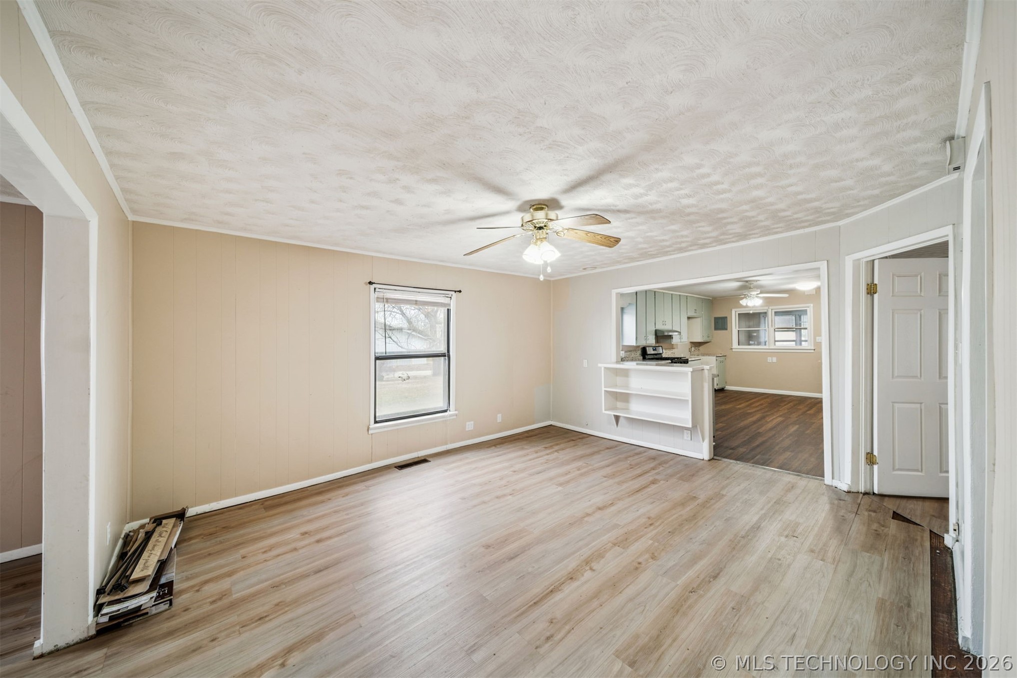 422 W Davis Drive Property Photo 9
