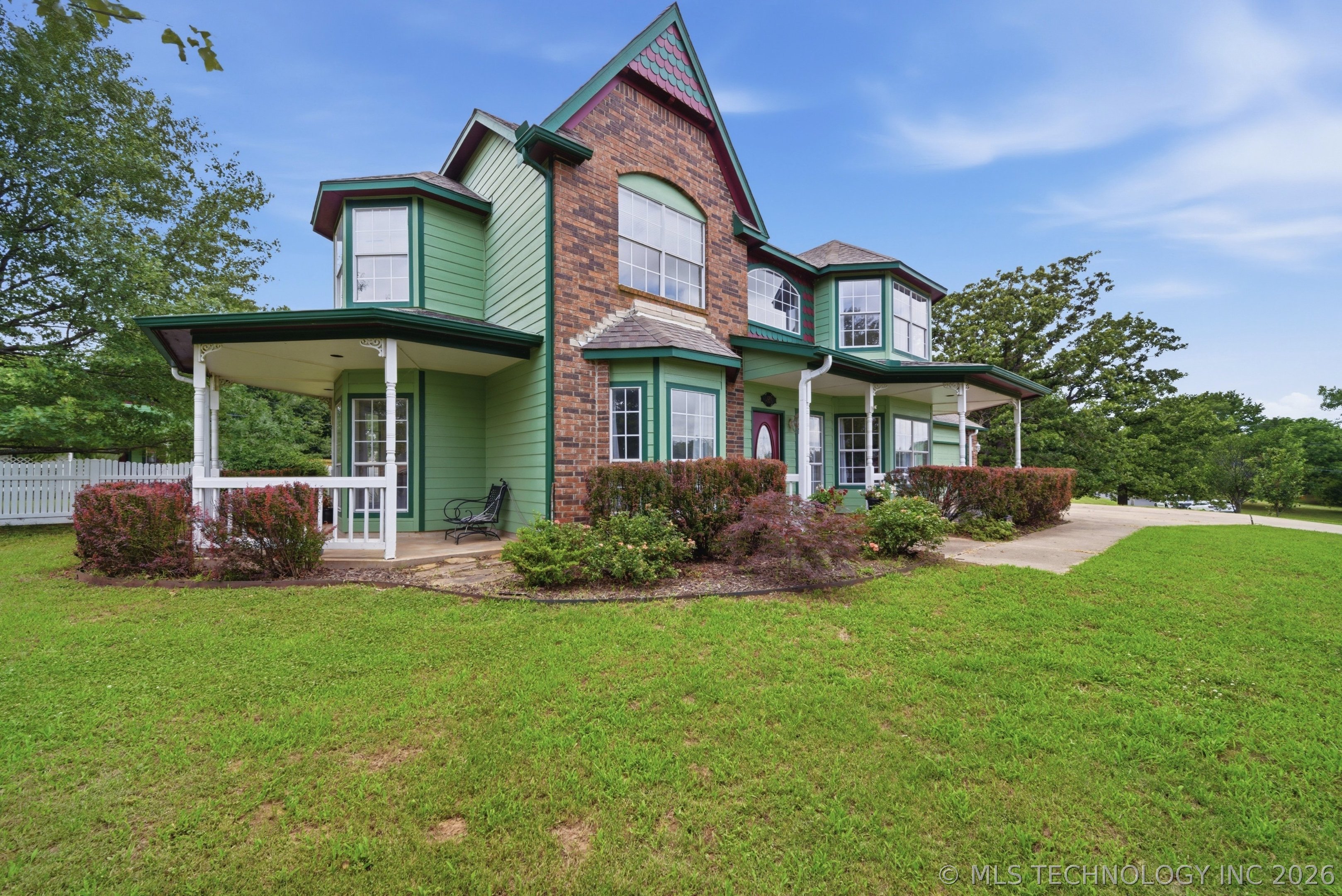 1290 N Cliff Drive Property Photo 4