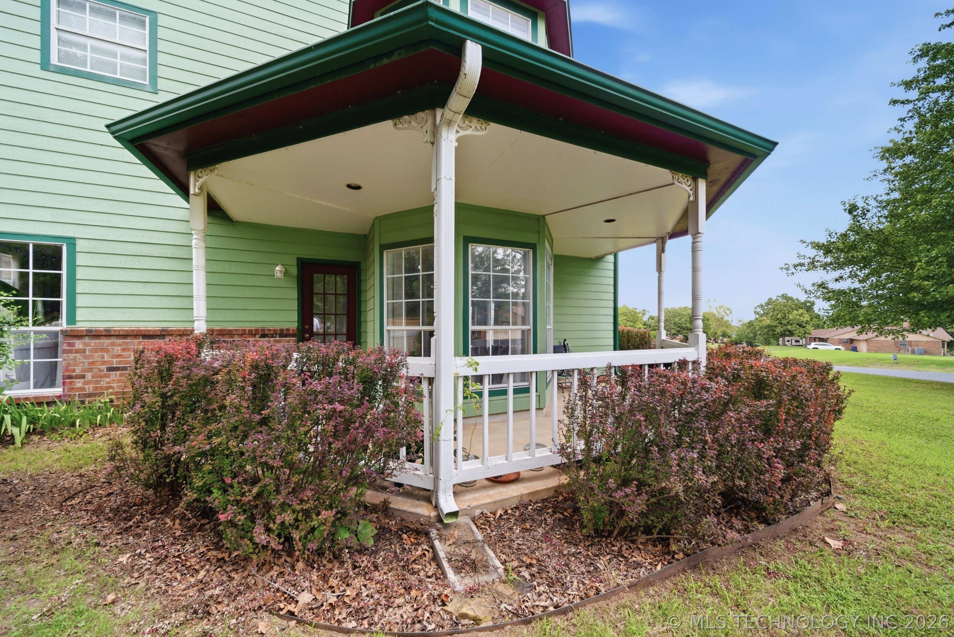 1290 N Cliff Drive Property Photo 6