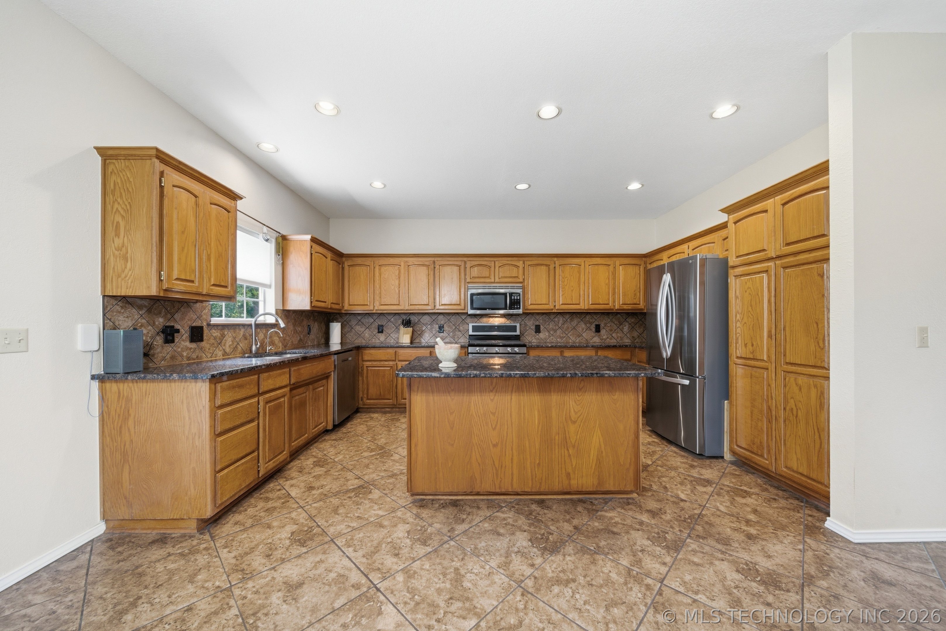 1290 N Cliff Drive Property Photo 15