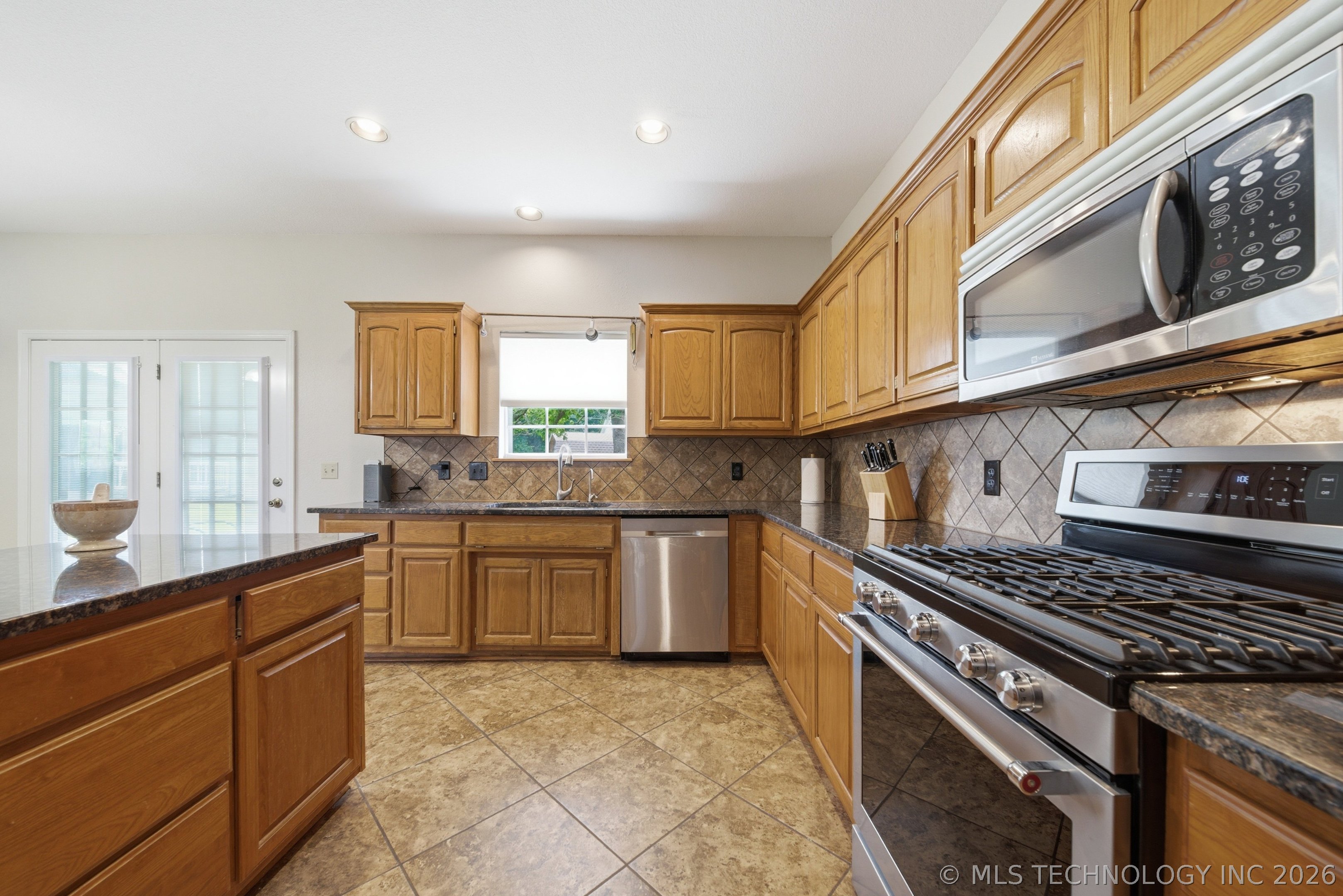 1290 N Cliff Drive Property Photo 17