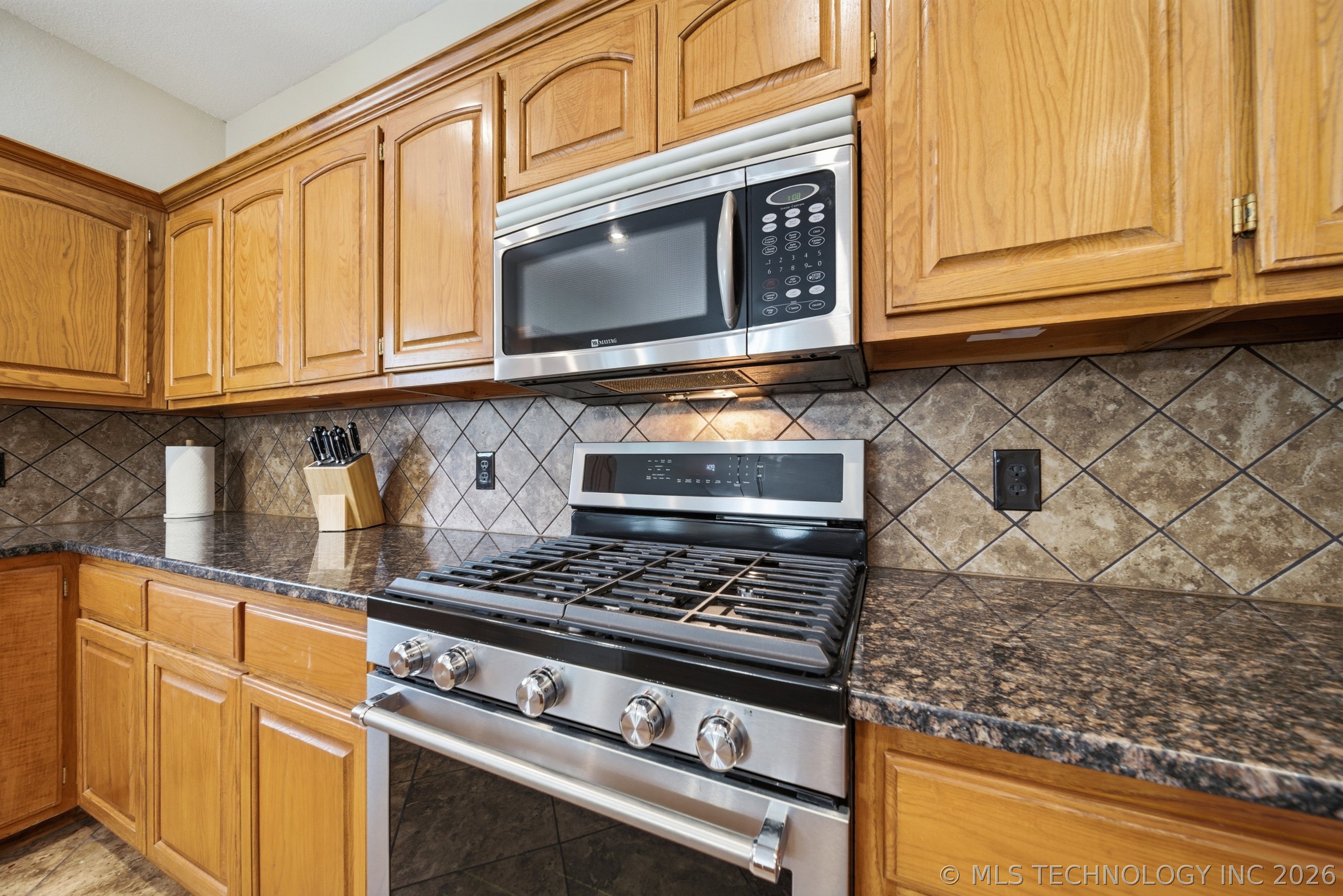 1290 N Cliff Drive Property Photo 18