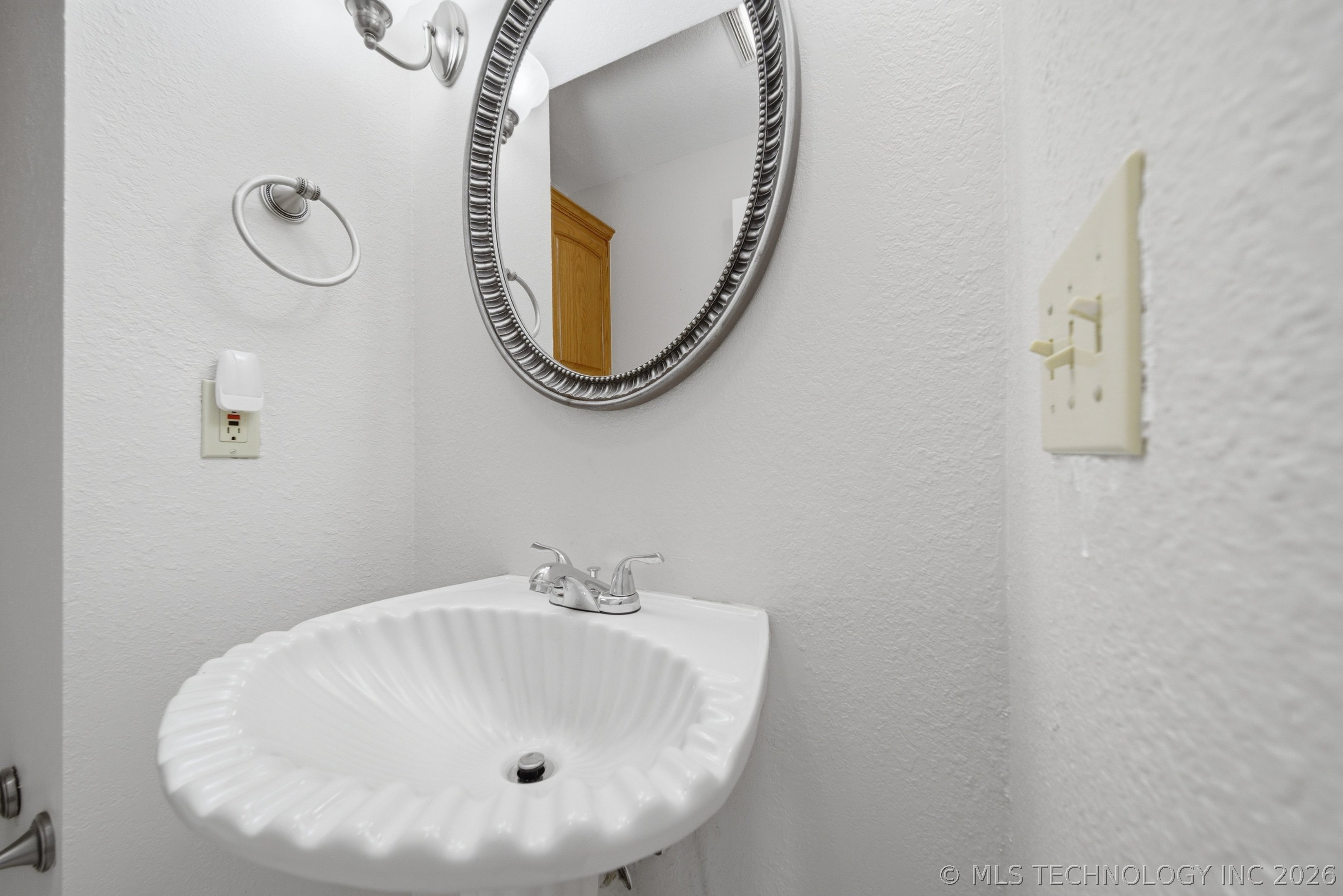 1290 N Cliff Drive Property Photo 22