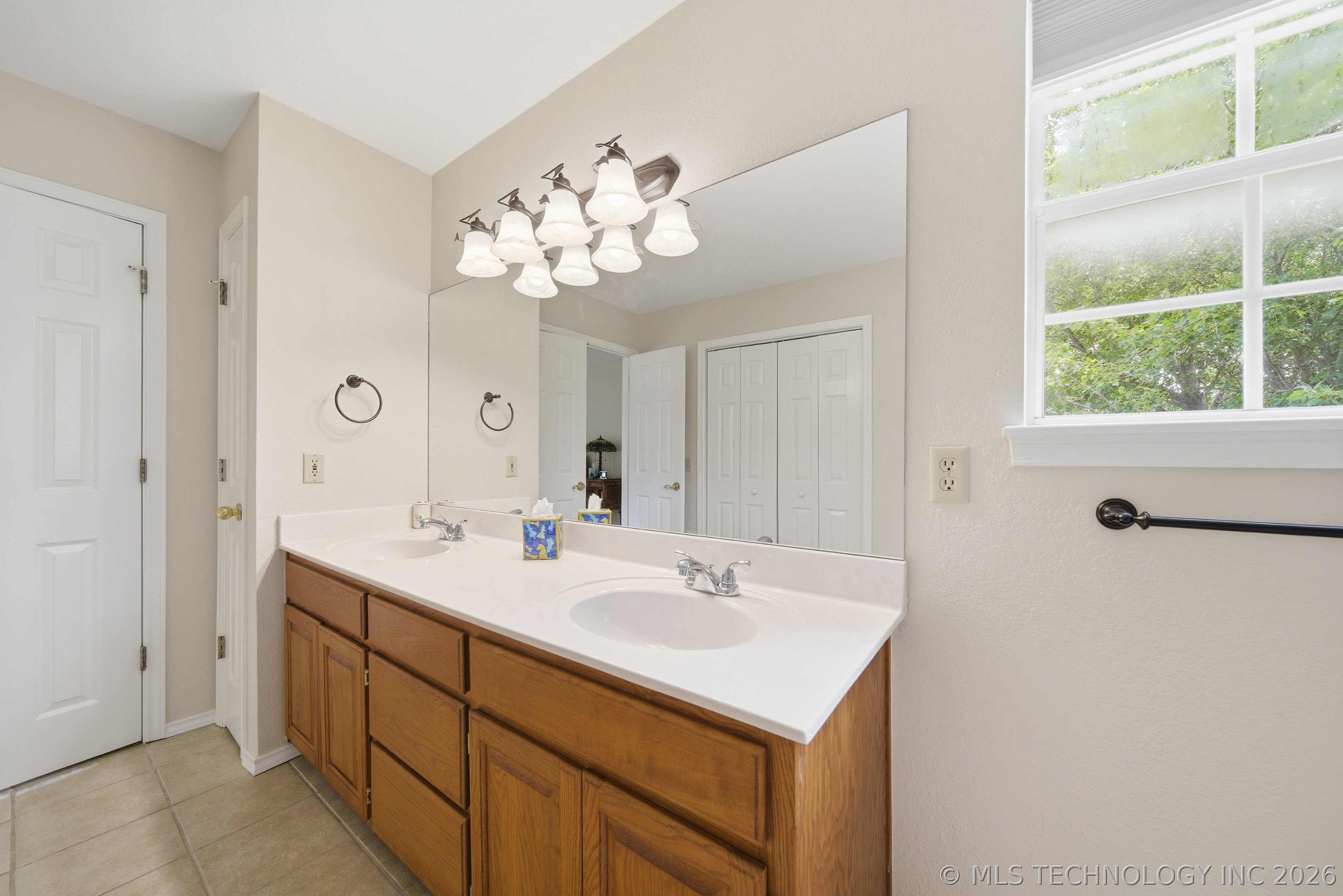 1290 N Cliff Drive Property Photo 29