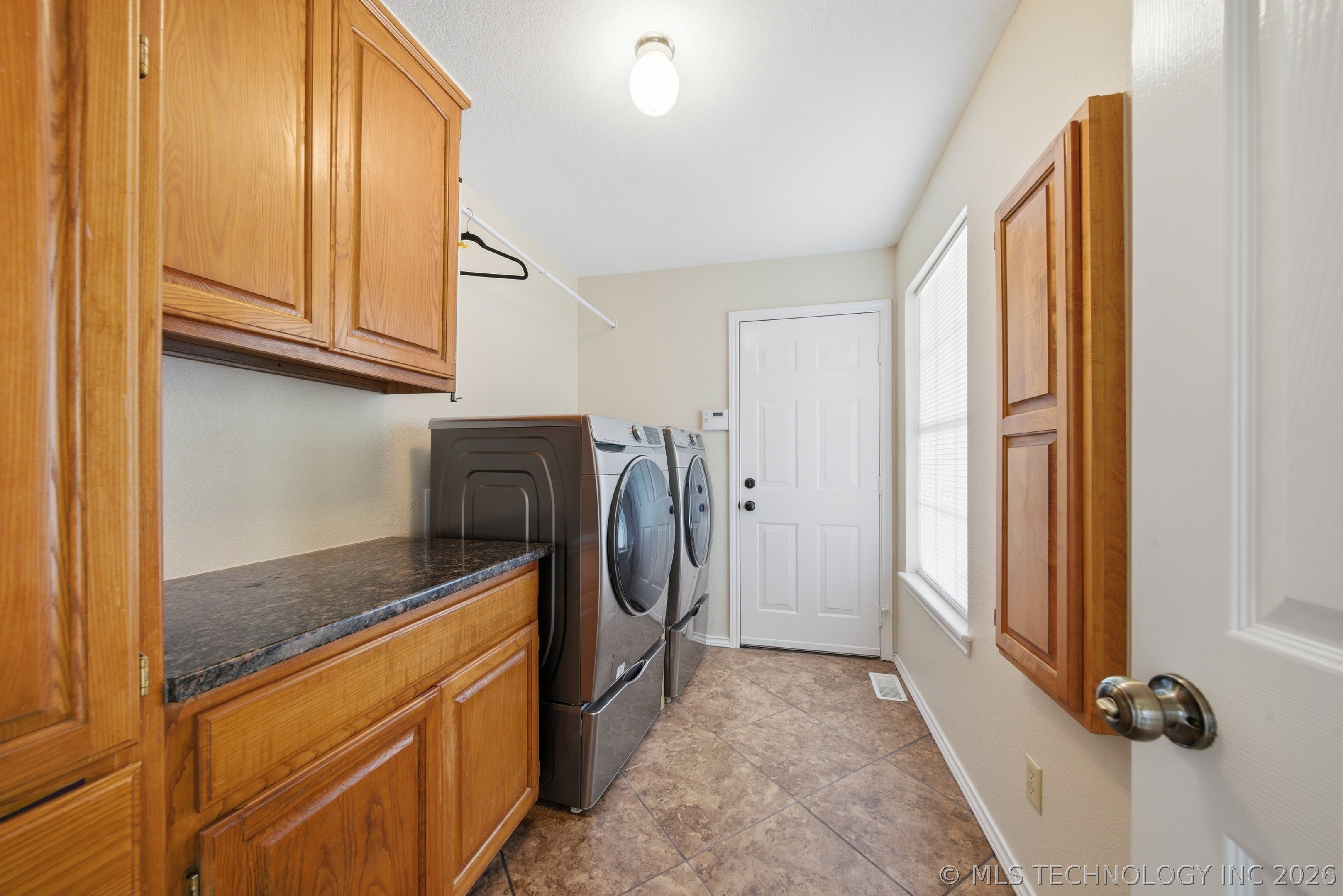 1290 N Cliff Drive Property Photo 35