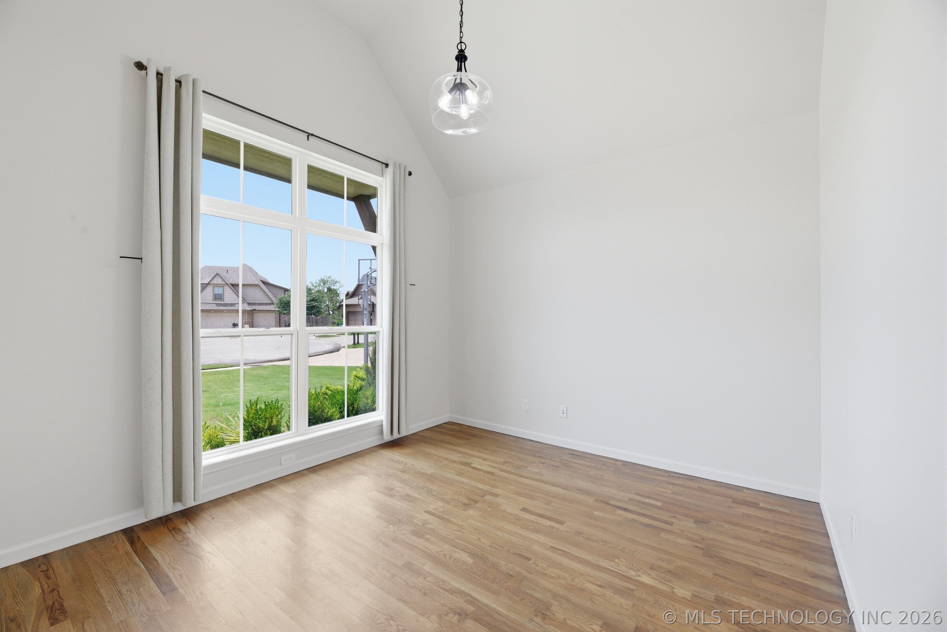 3730 S Fir Boulevard Property Photo 4