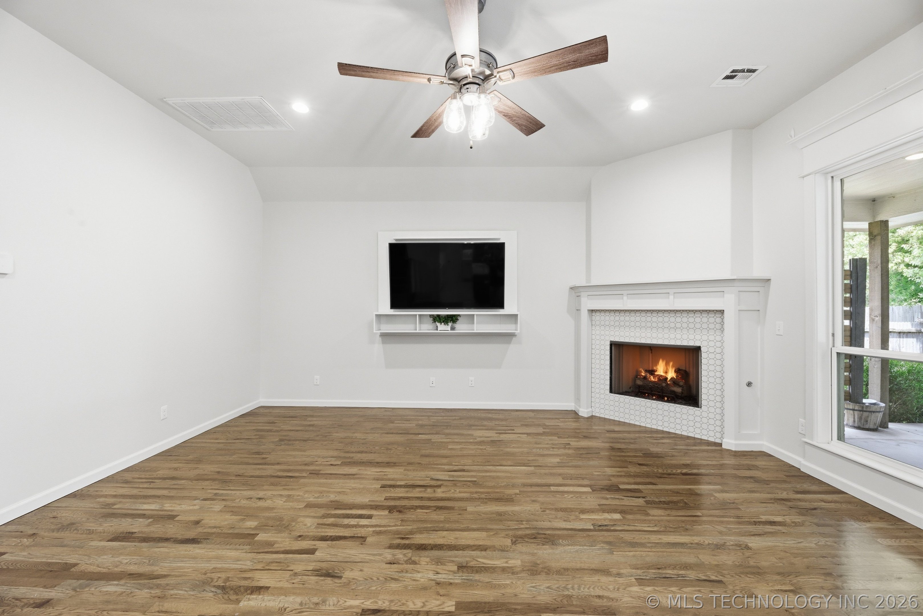 3730 S Fir Boulevard Property Photo 6