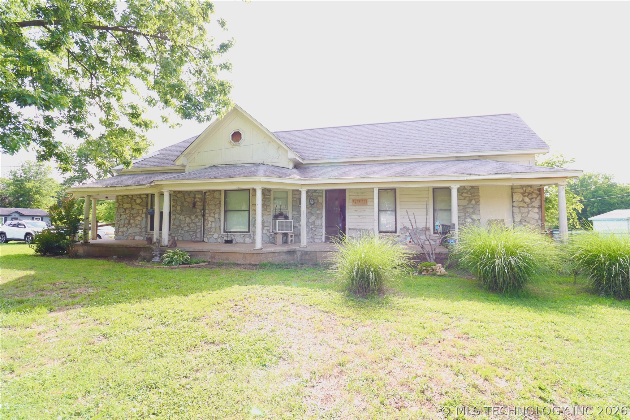 230 E Nelms Street Property Photo 1