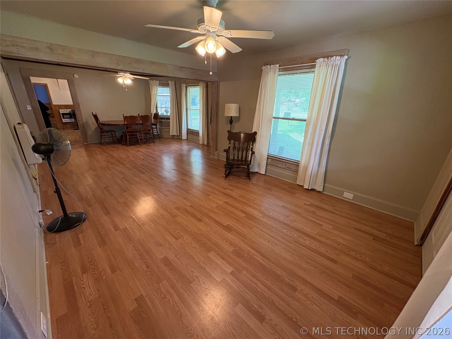 230 E Nelms Street Property Photo 2