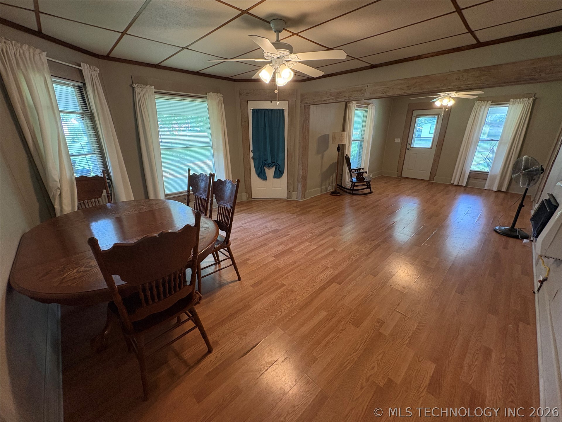 230 E Nelms Street Property Photo 4