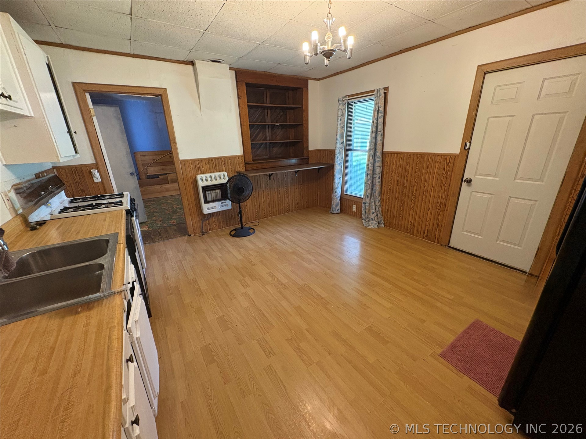 230 E Nelms Street Property Photo 5