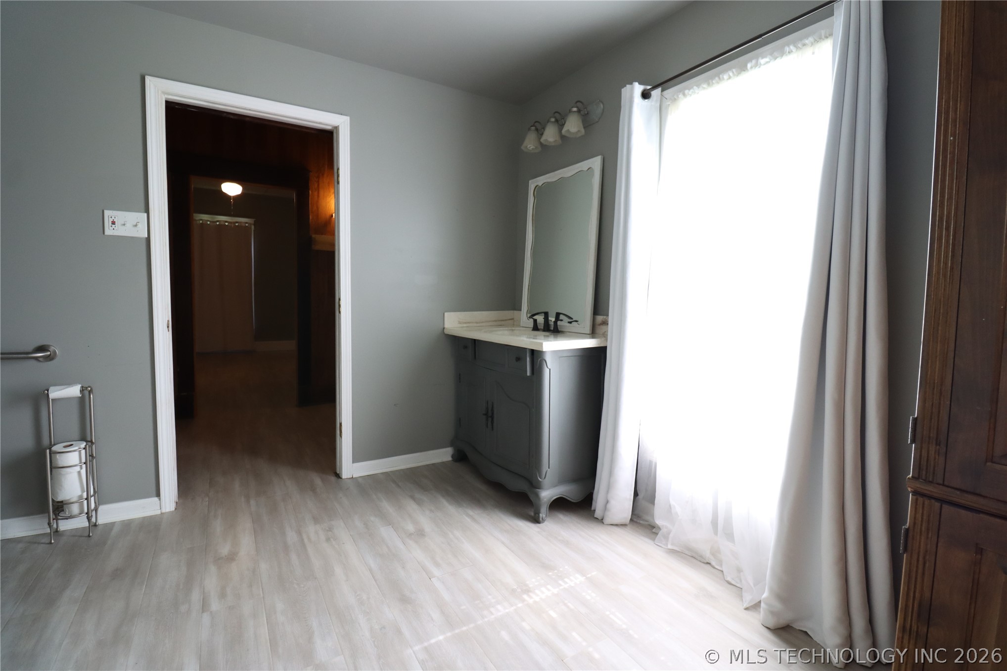 230 E Nelms Street Property Photo 9