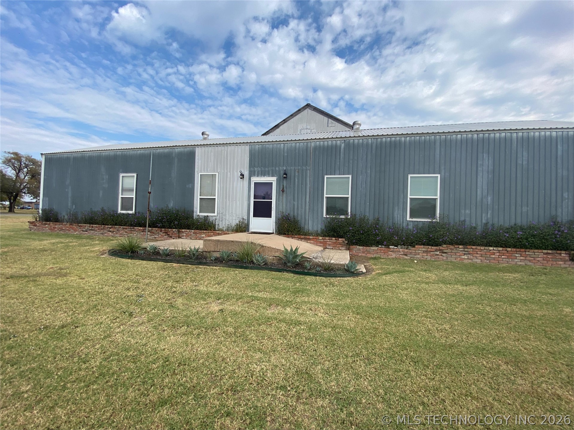 202 N Ashwood Property Photo 3