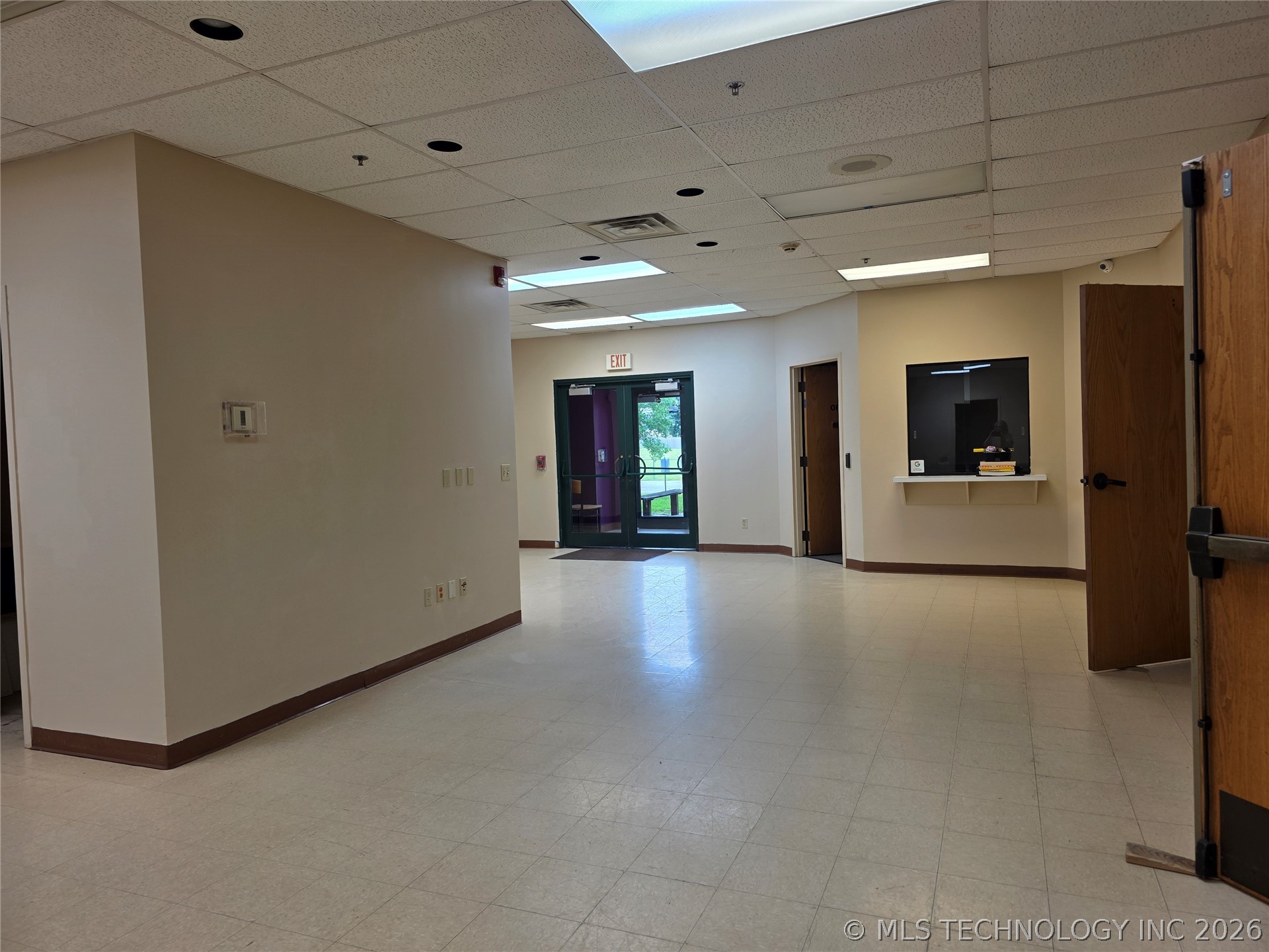 8730 E Skelly Drive Property Photo 10