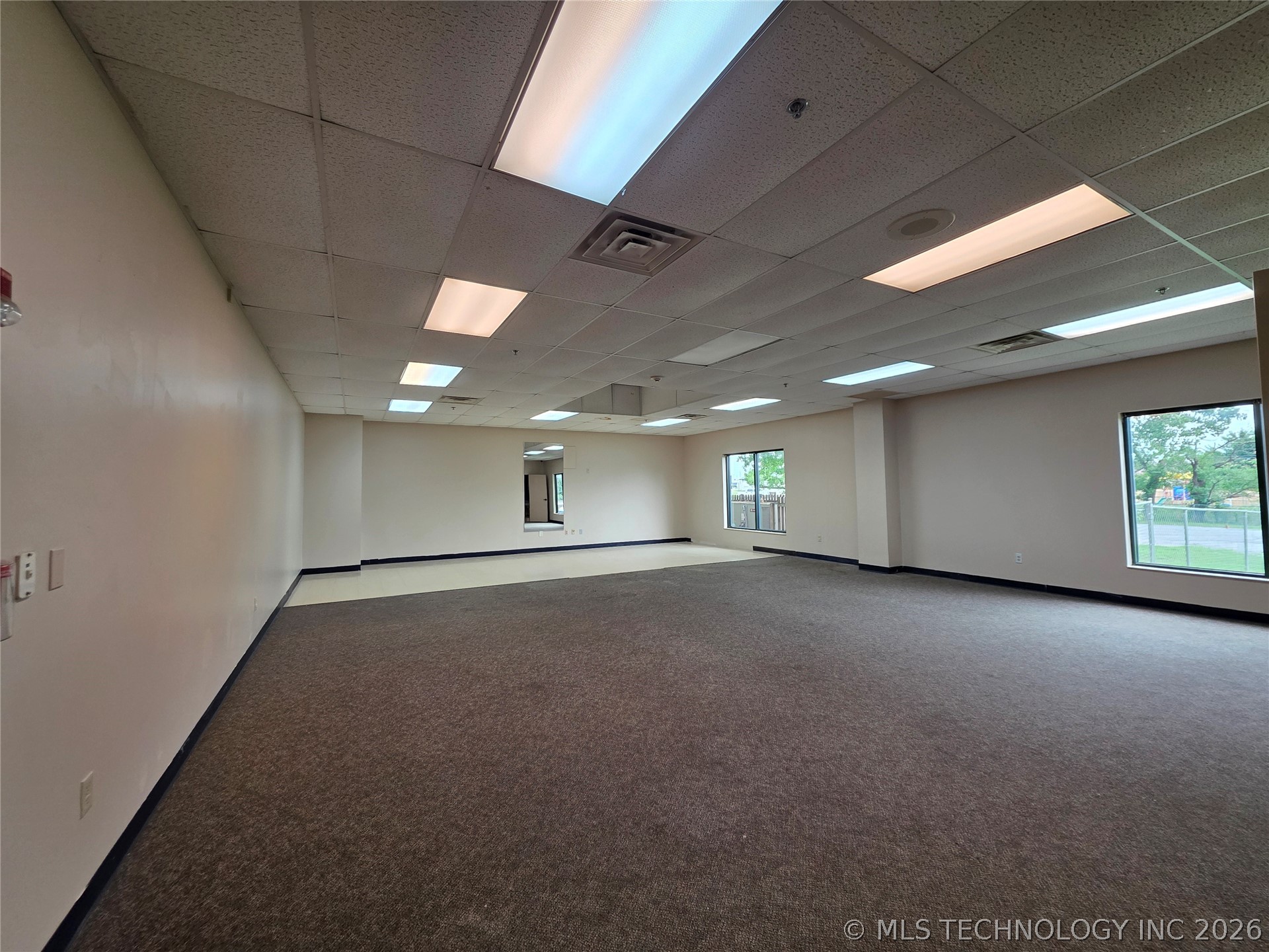 8730 E Skelly Drive Property Photo 11