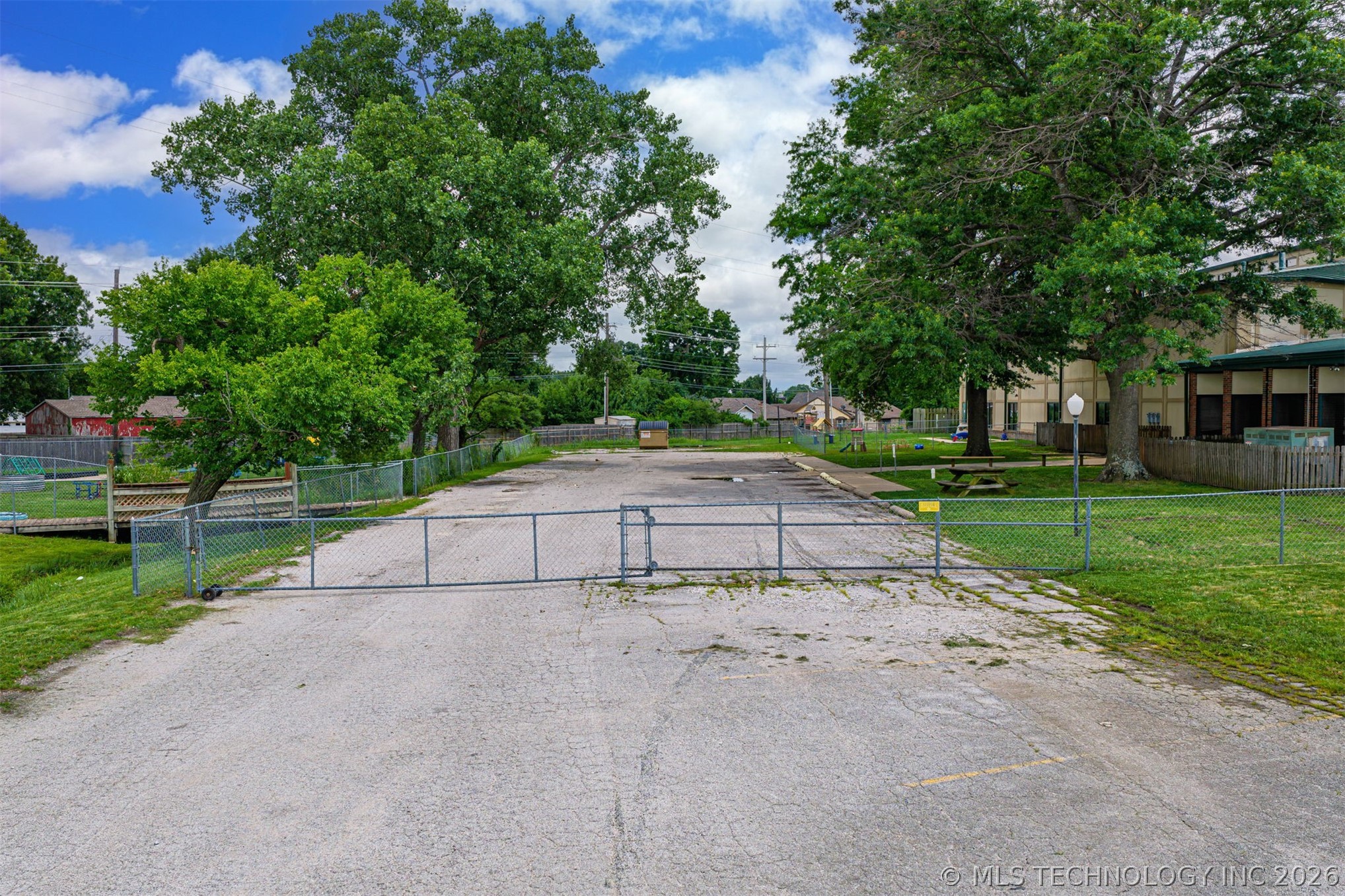 8730 E Skelly Drive Property Photo 14