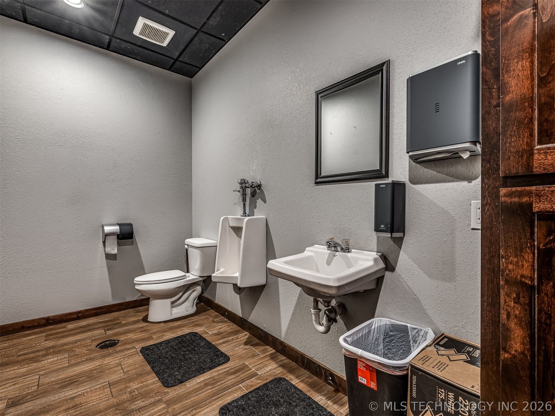 2238 N Broadway Property Photo 80