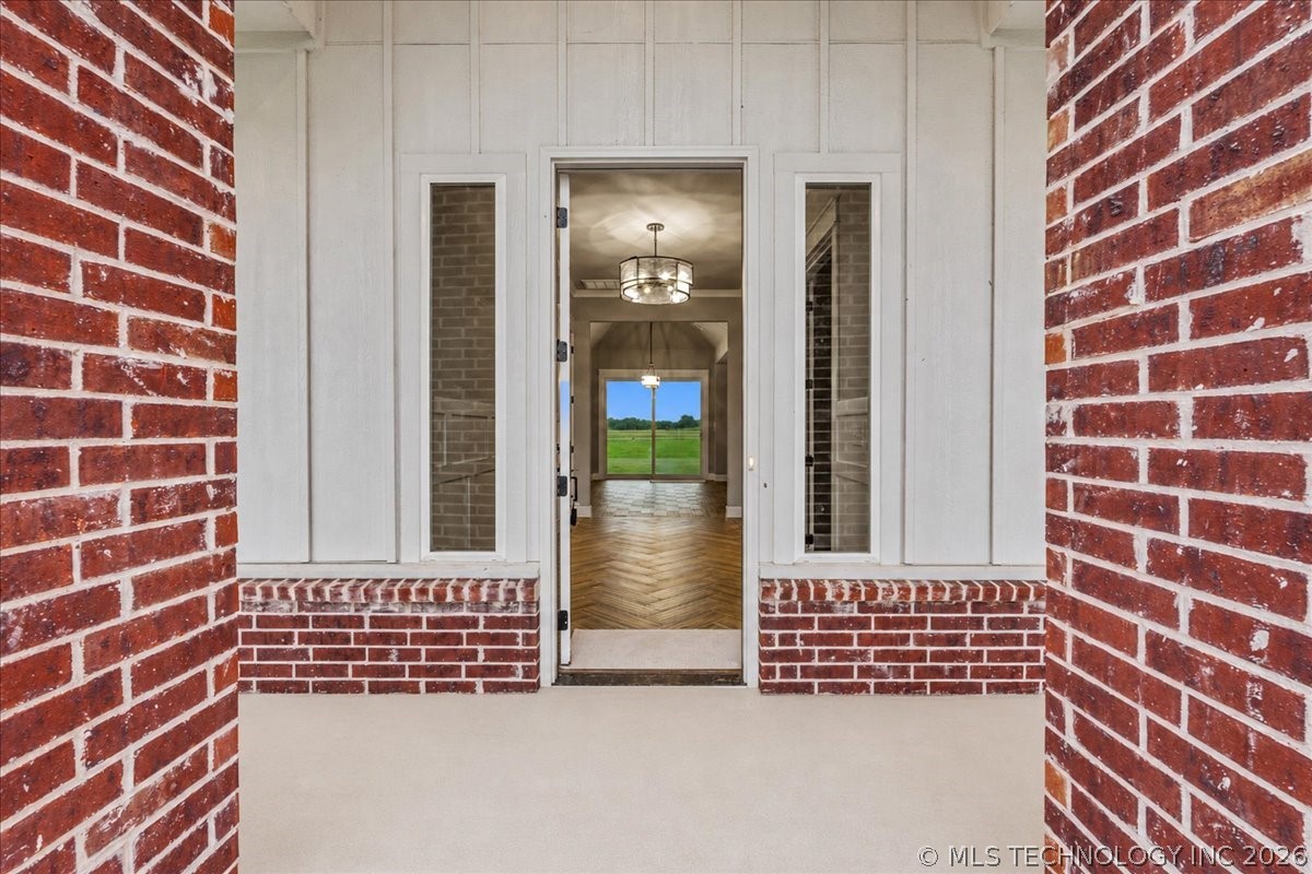 31820 E Two Socks Drive Property Photo 3