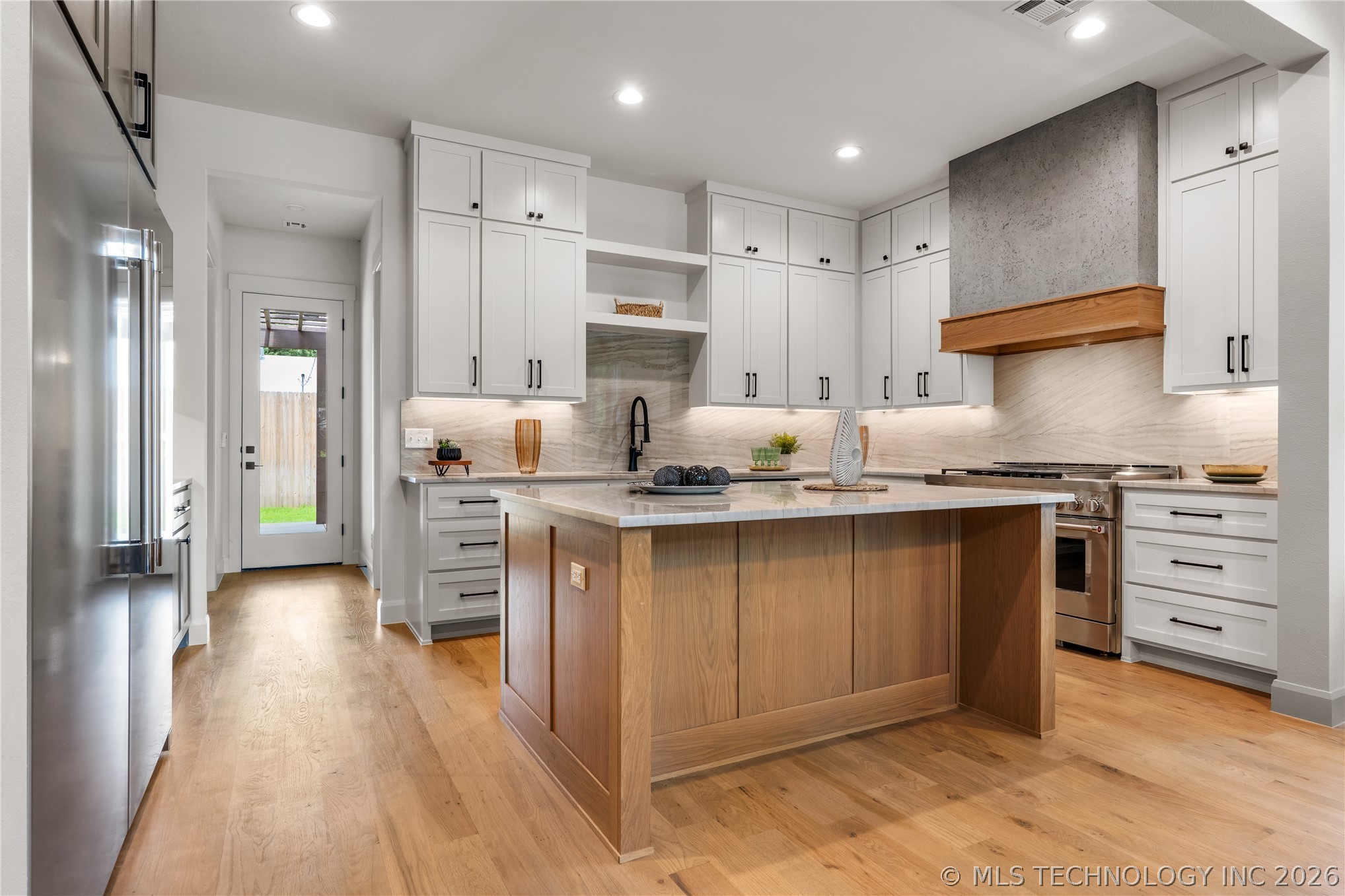 237 E 35th Place Property Photo 18