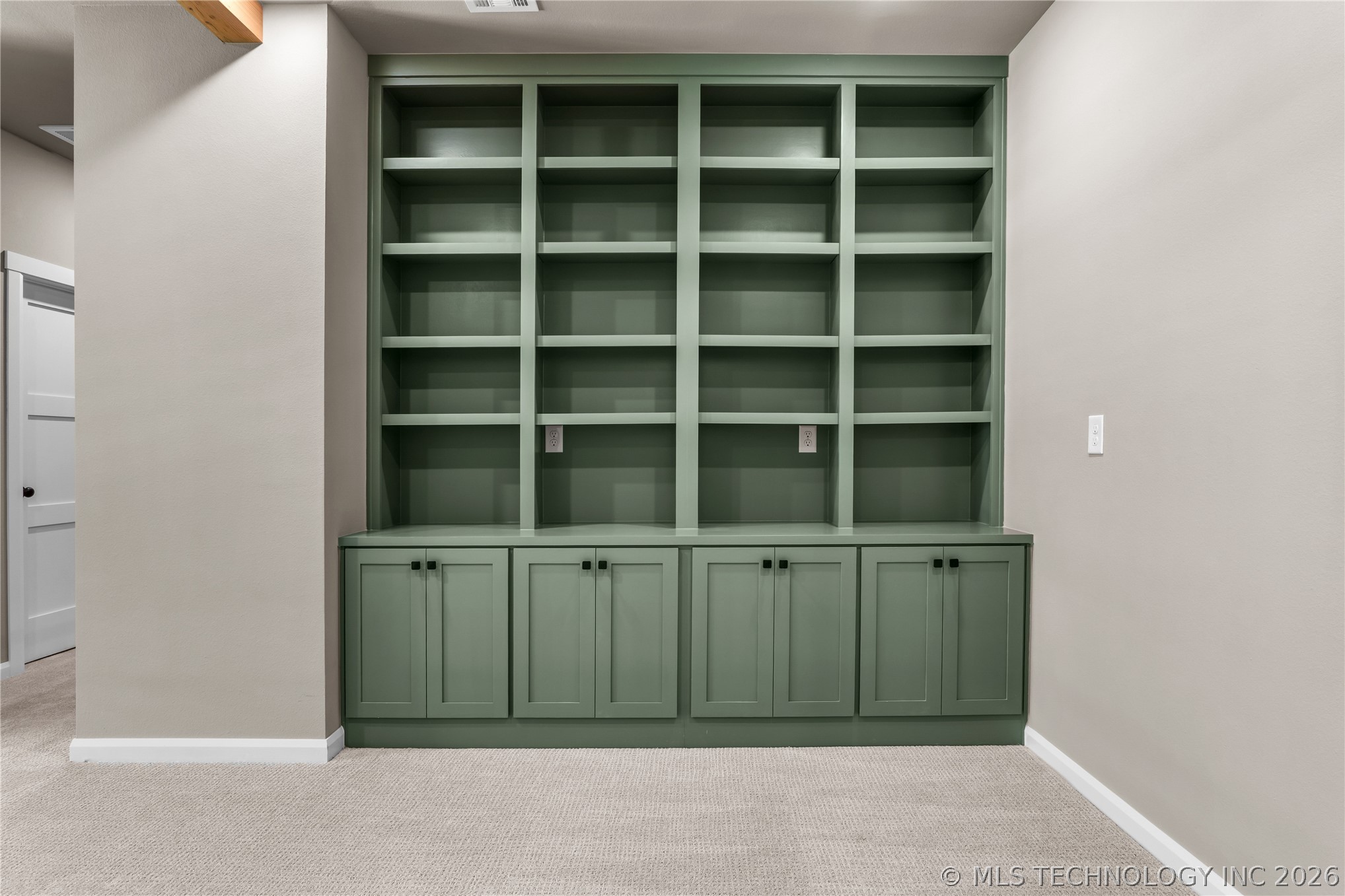 237 E 35th Place Property Photo 55