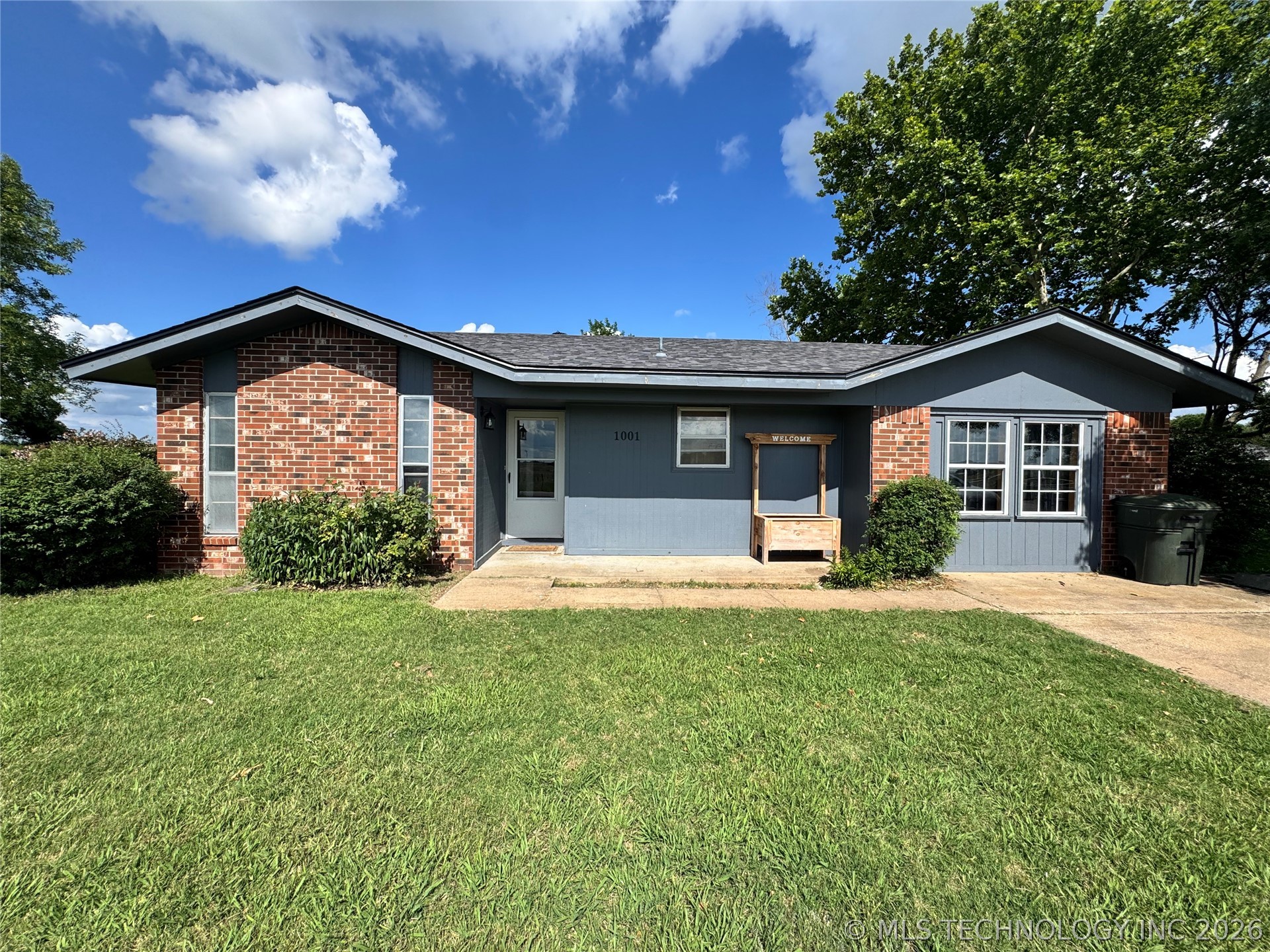 1001 S Choctaw Property Photo 1