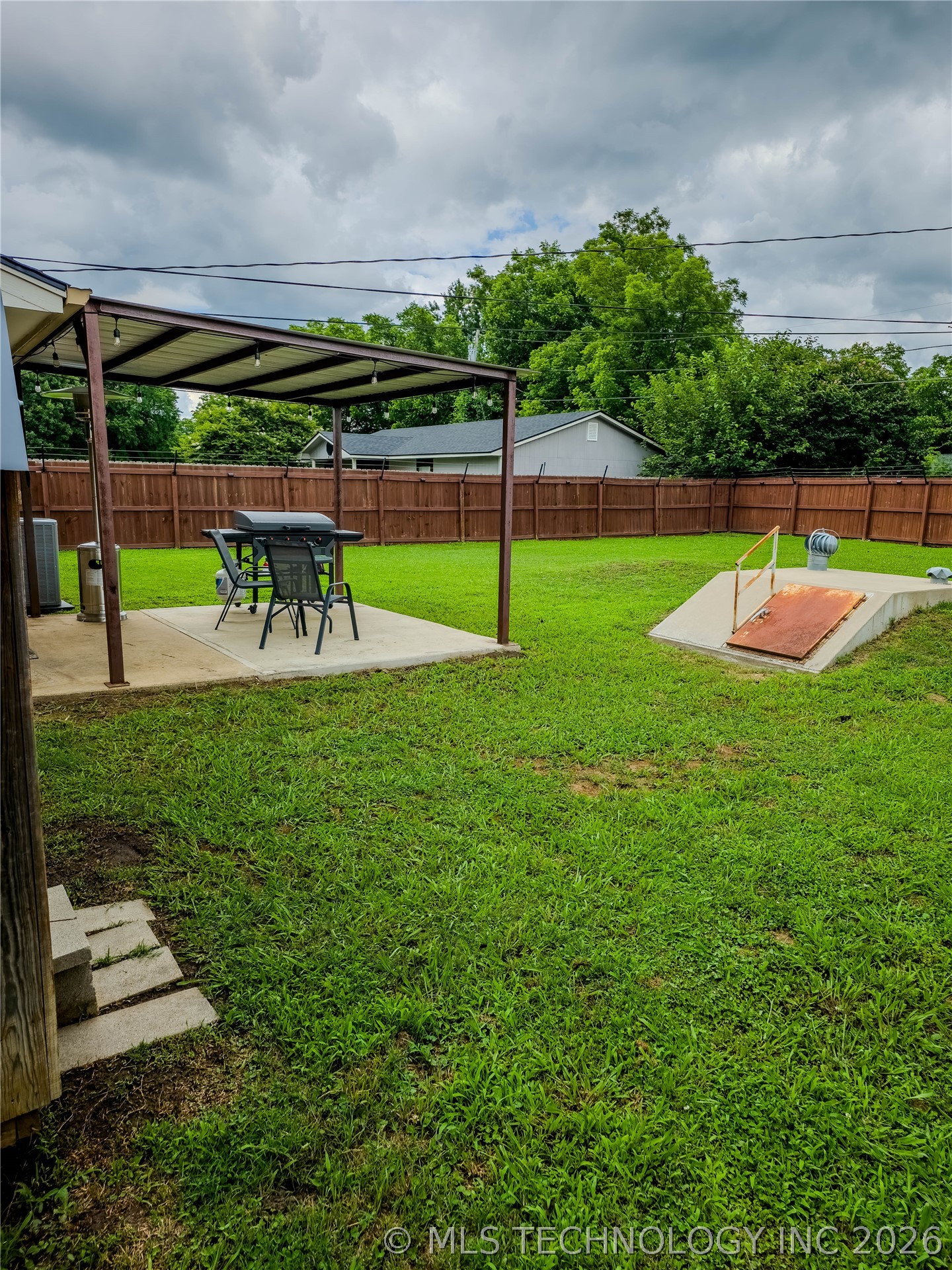413 Stanton Property Photo 3