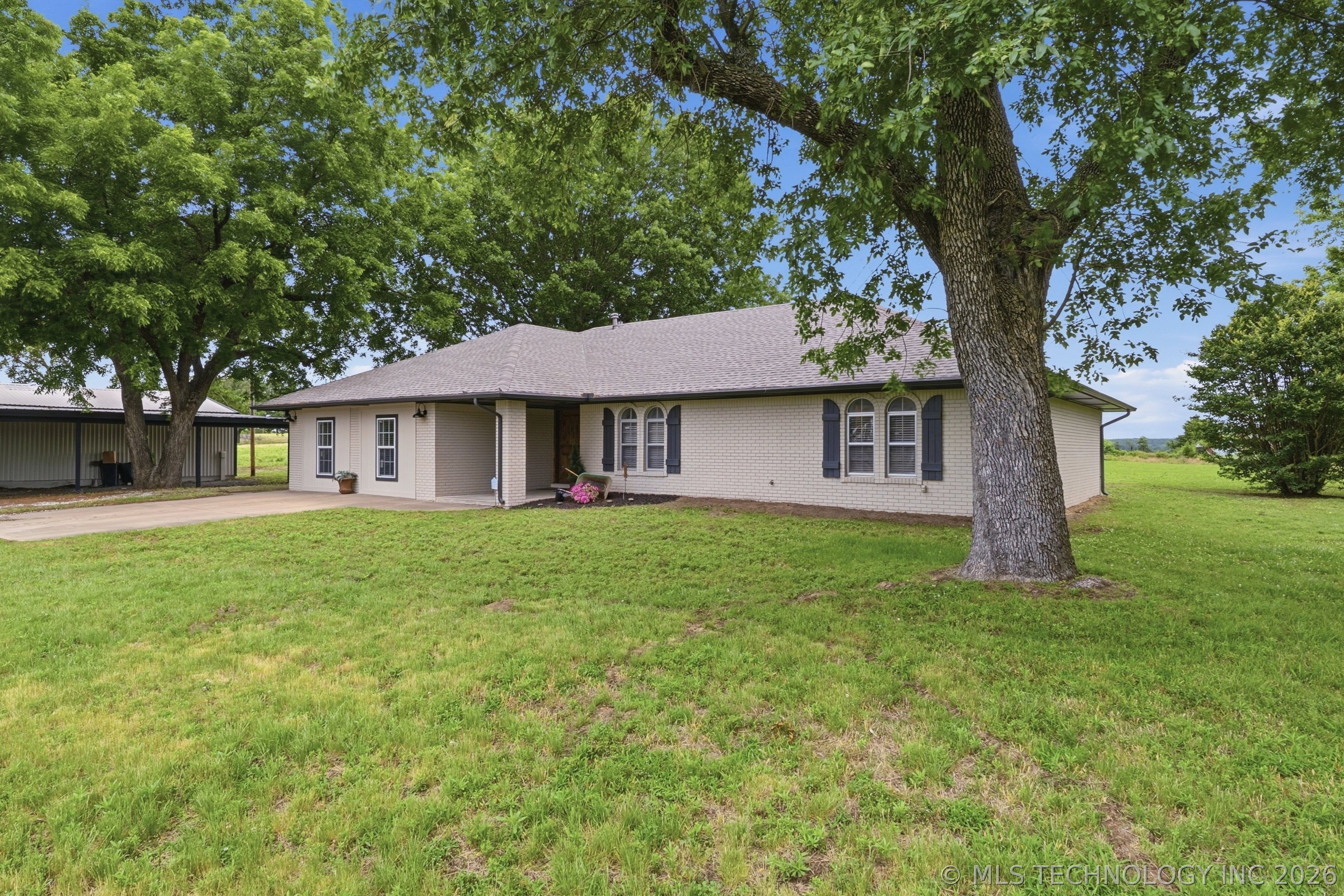 1915 W Taft Avenue Property Photo 1