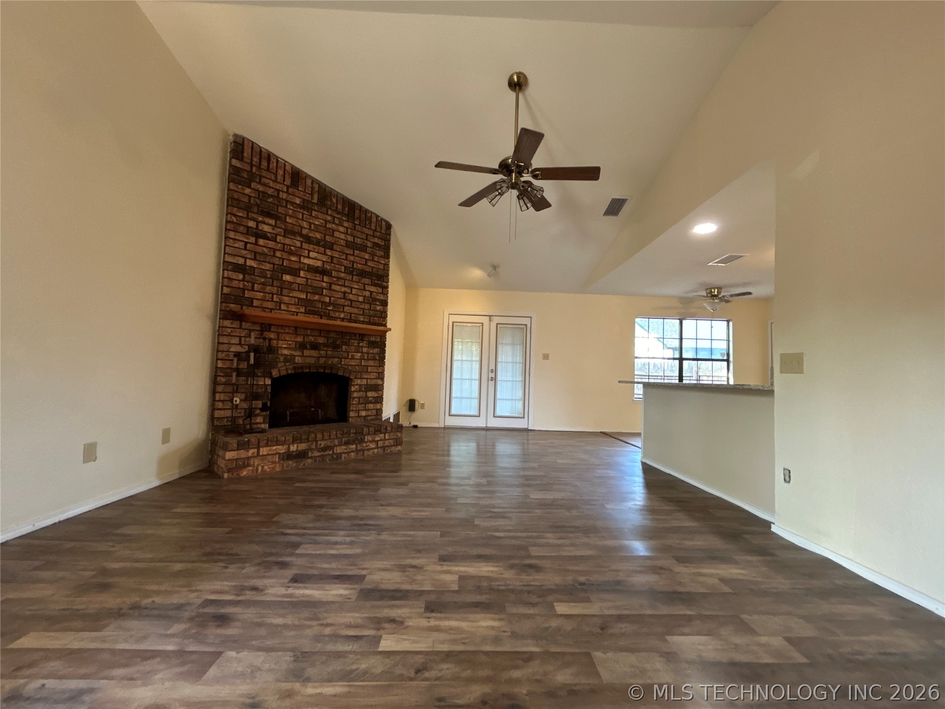 2707 S Oak Place Property Photo 7