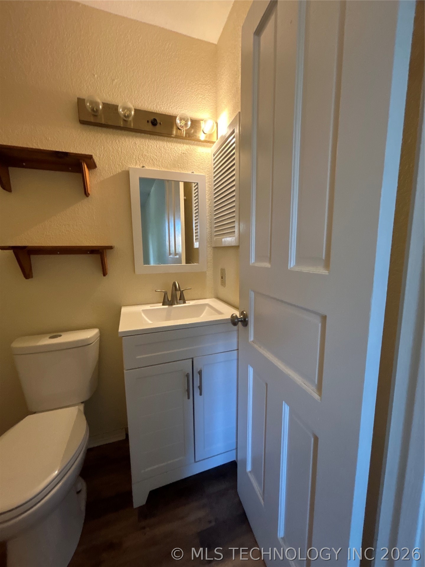 2707 S Oak Place Property Photo 14