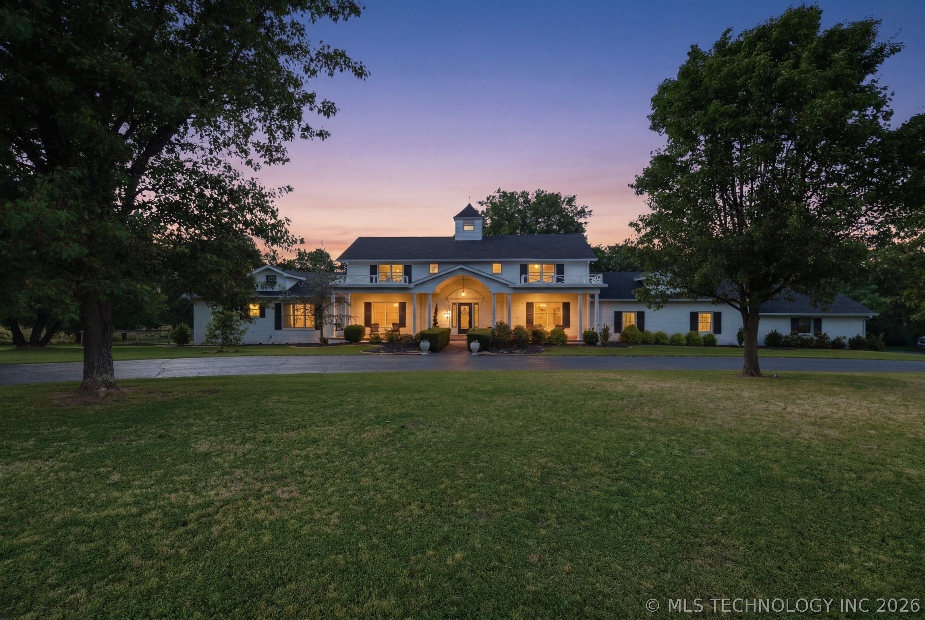 631 Rolling Oaks Place Property Photo 1