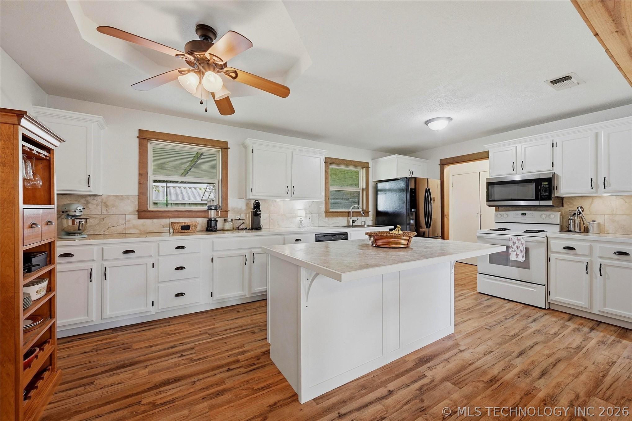 2120 Mason Property Photo 6