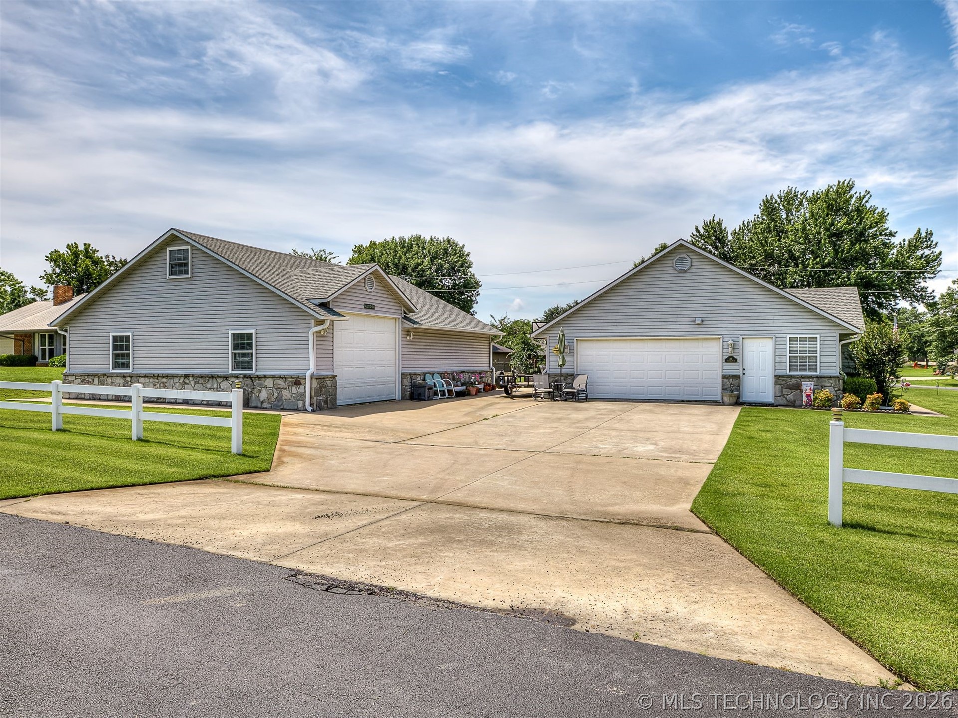 36 Meadowlark Property Photo 2