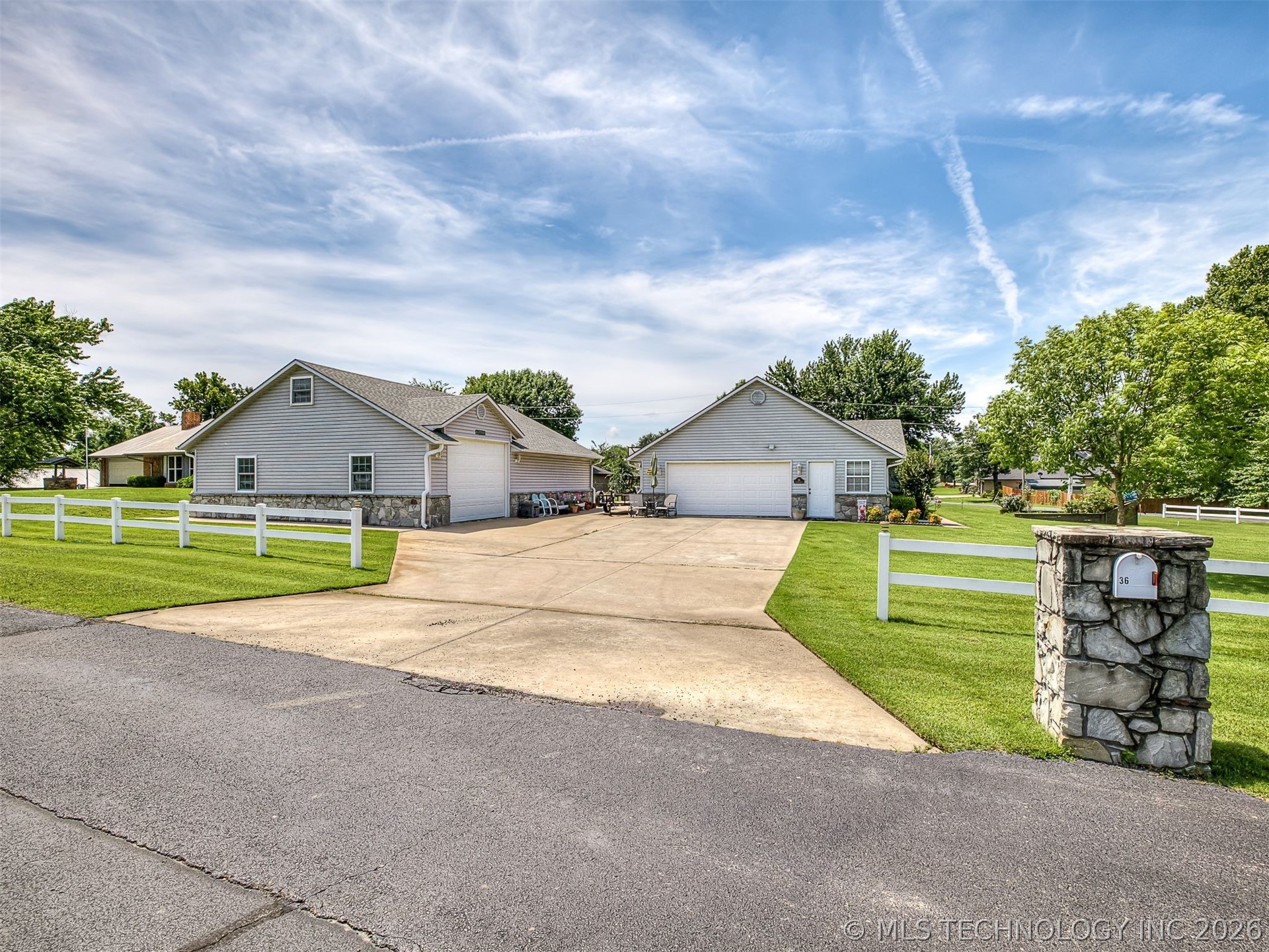 36 Meadowlark Property Photo 3