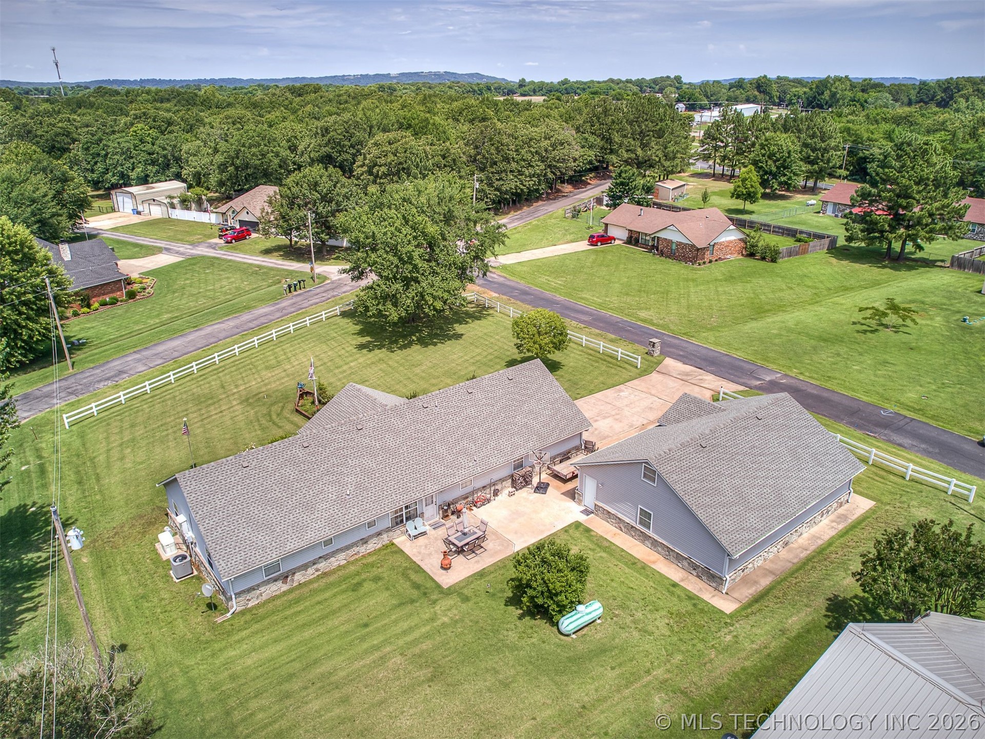 36 Meadowlark Property Photo 6