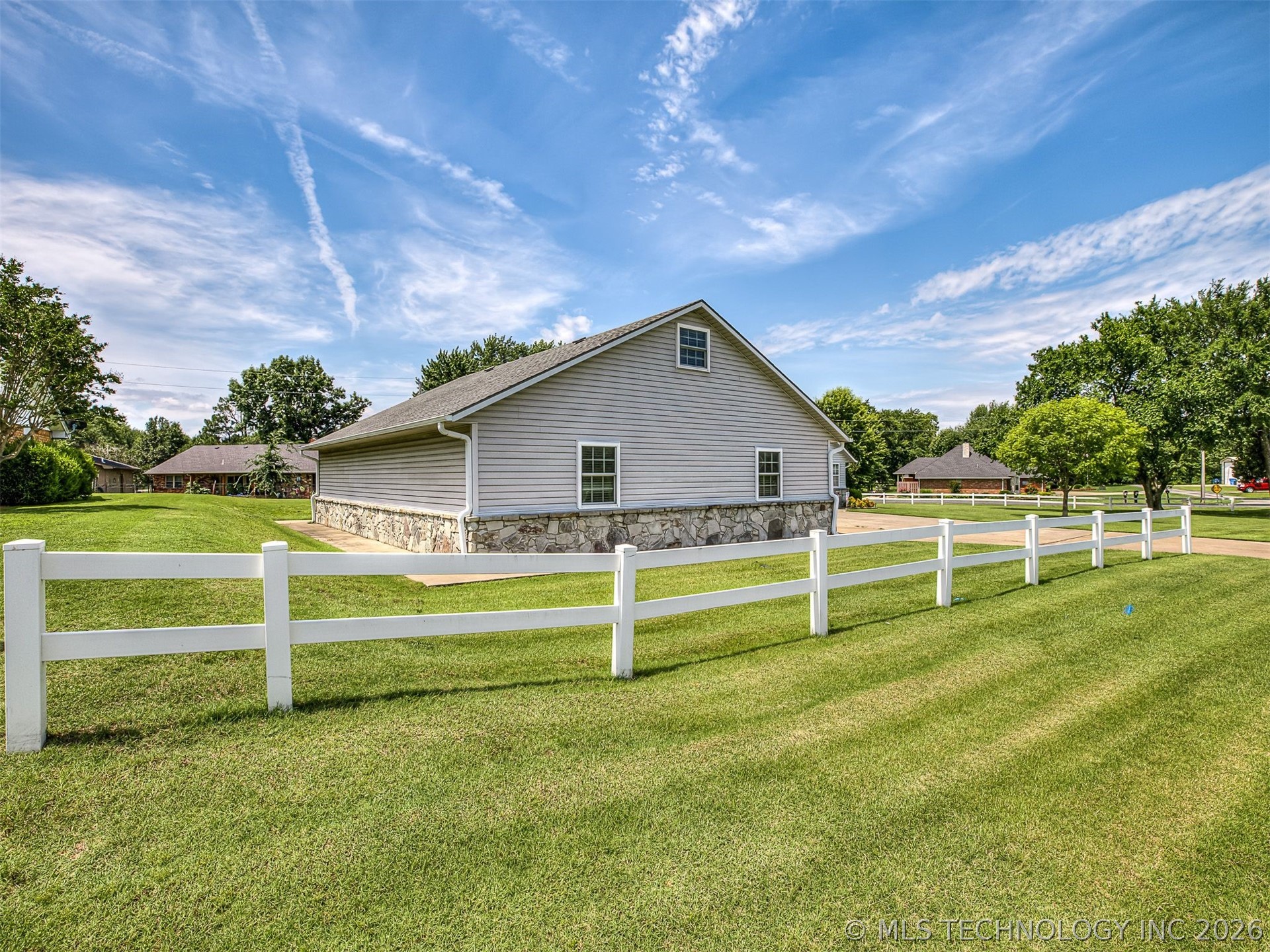 36 Meadowlark Property Photo 9