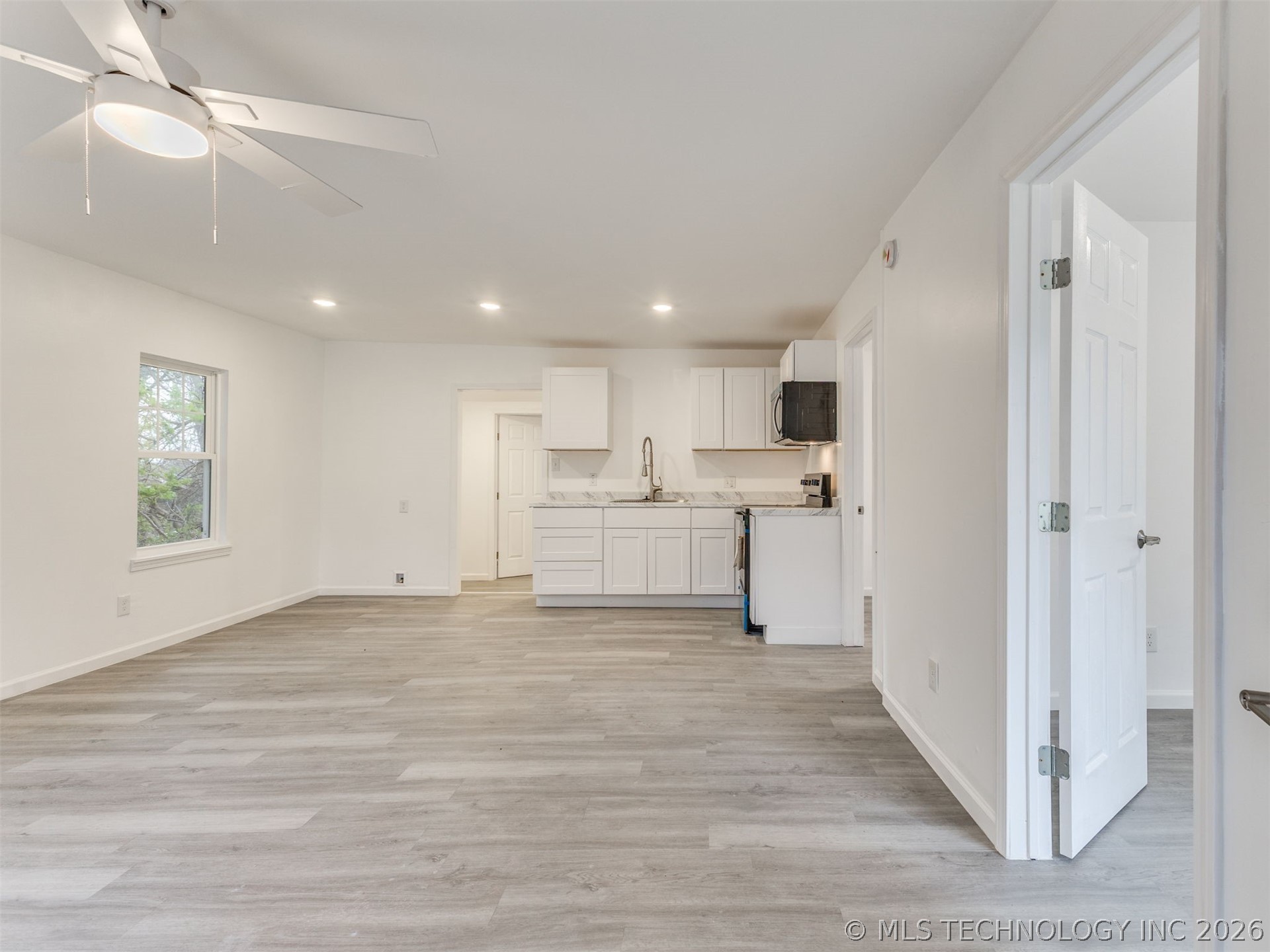 3834 W Admiral Boulevard Property Photo 4