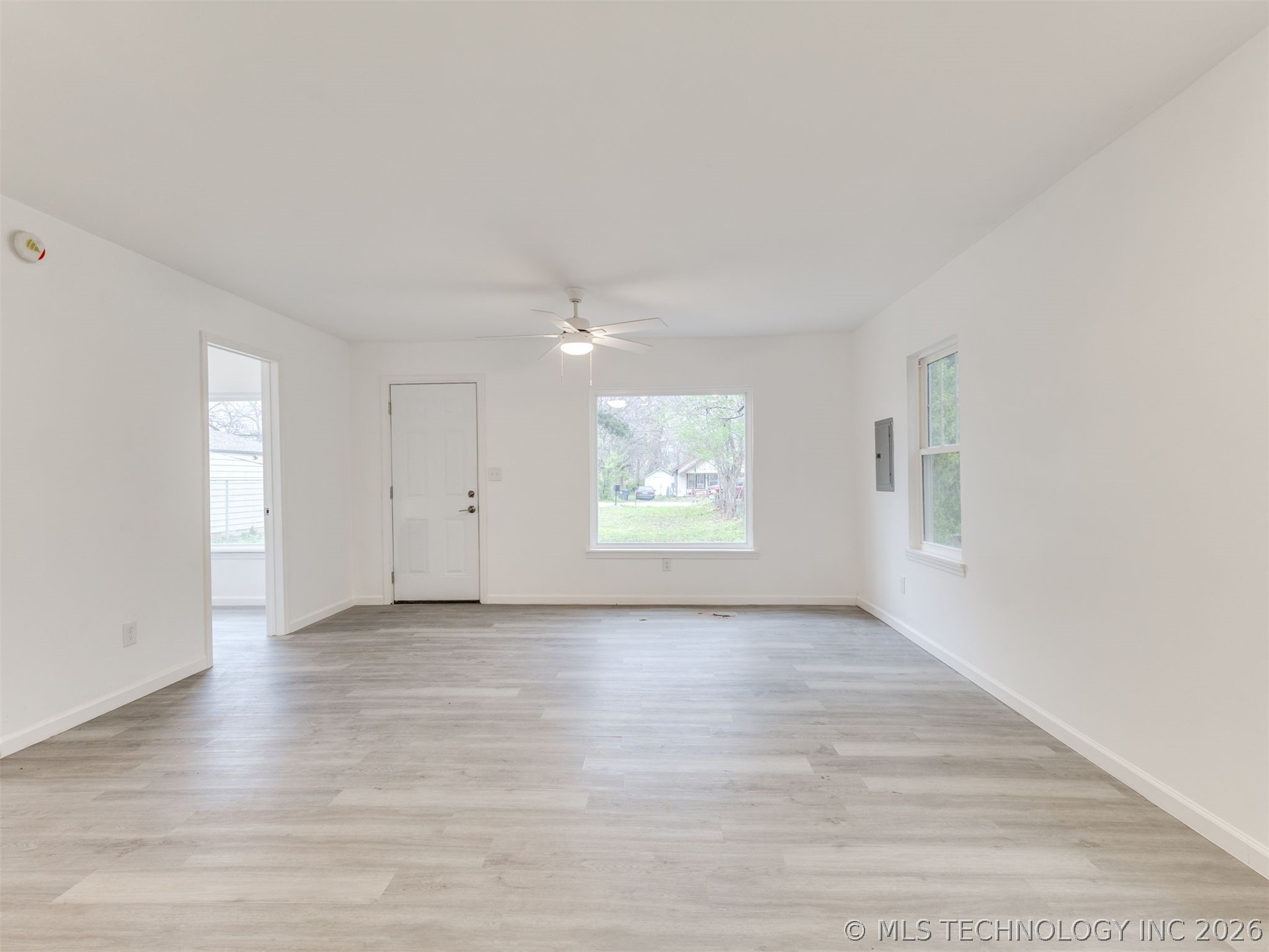 3834 W Admiral Boulevard Property Photo 5