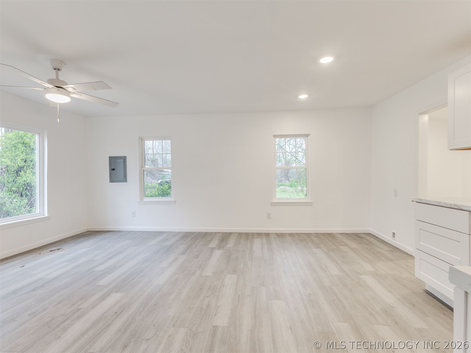 3834 W Admiral Boulevard Property Photo 6