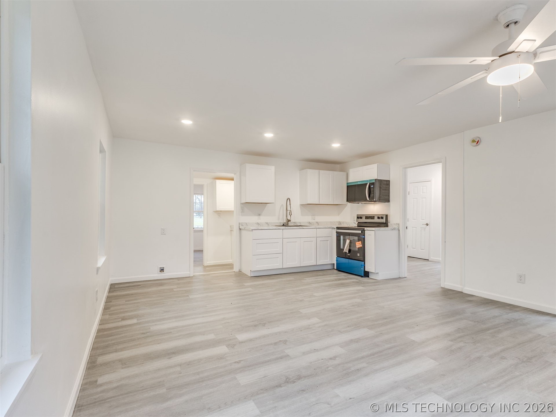 3834 W Admiral Boulevard Property Photo 7
