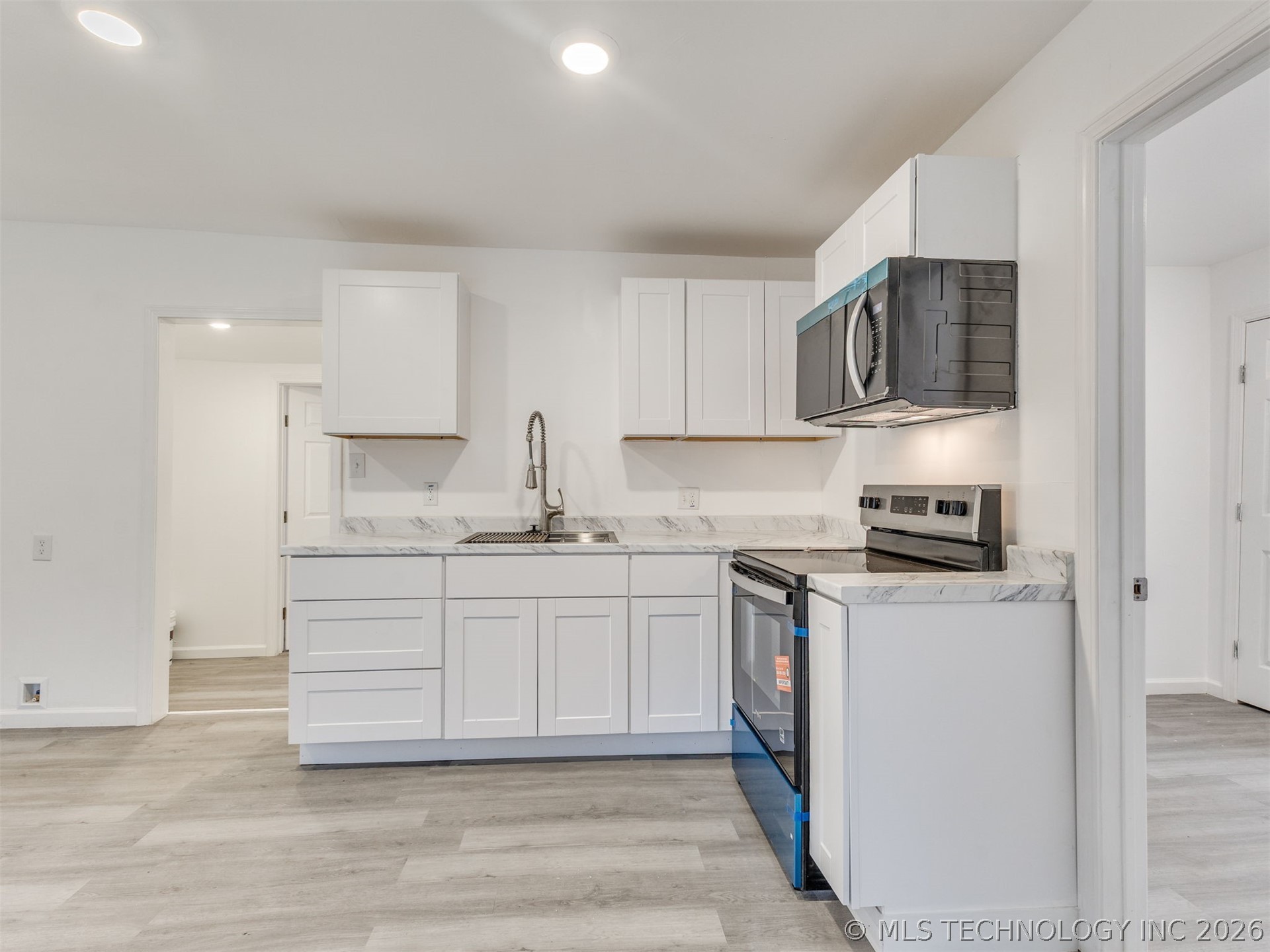 3834 W Admiral Boulevard Property Photo 8