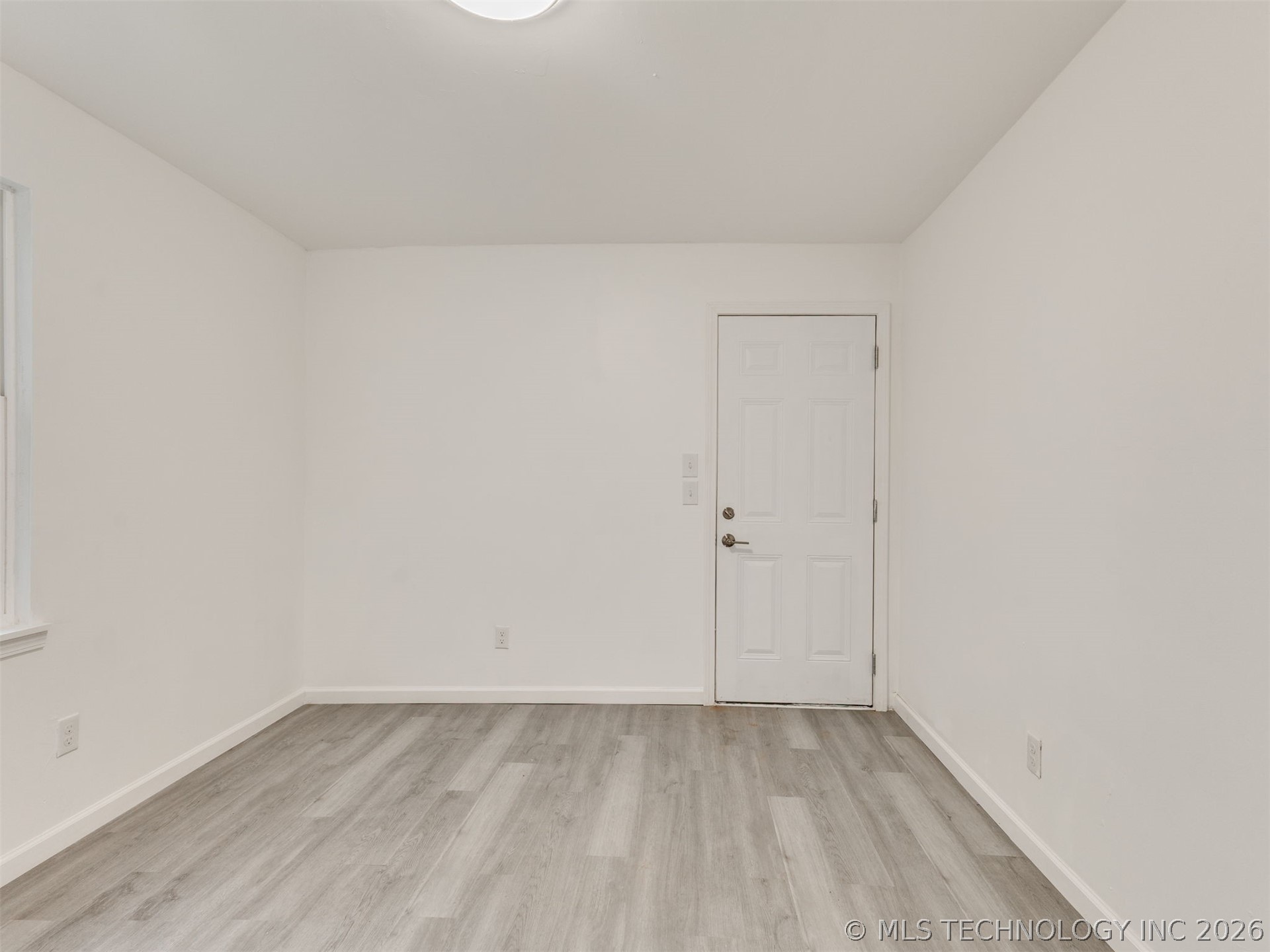 3834 W Admiral Boulevard Property Photo 11