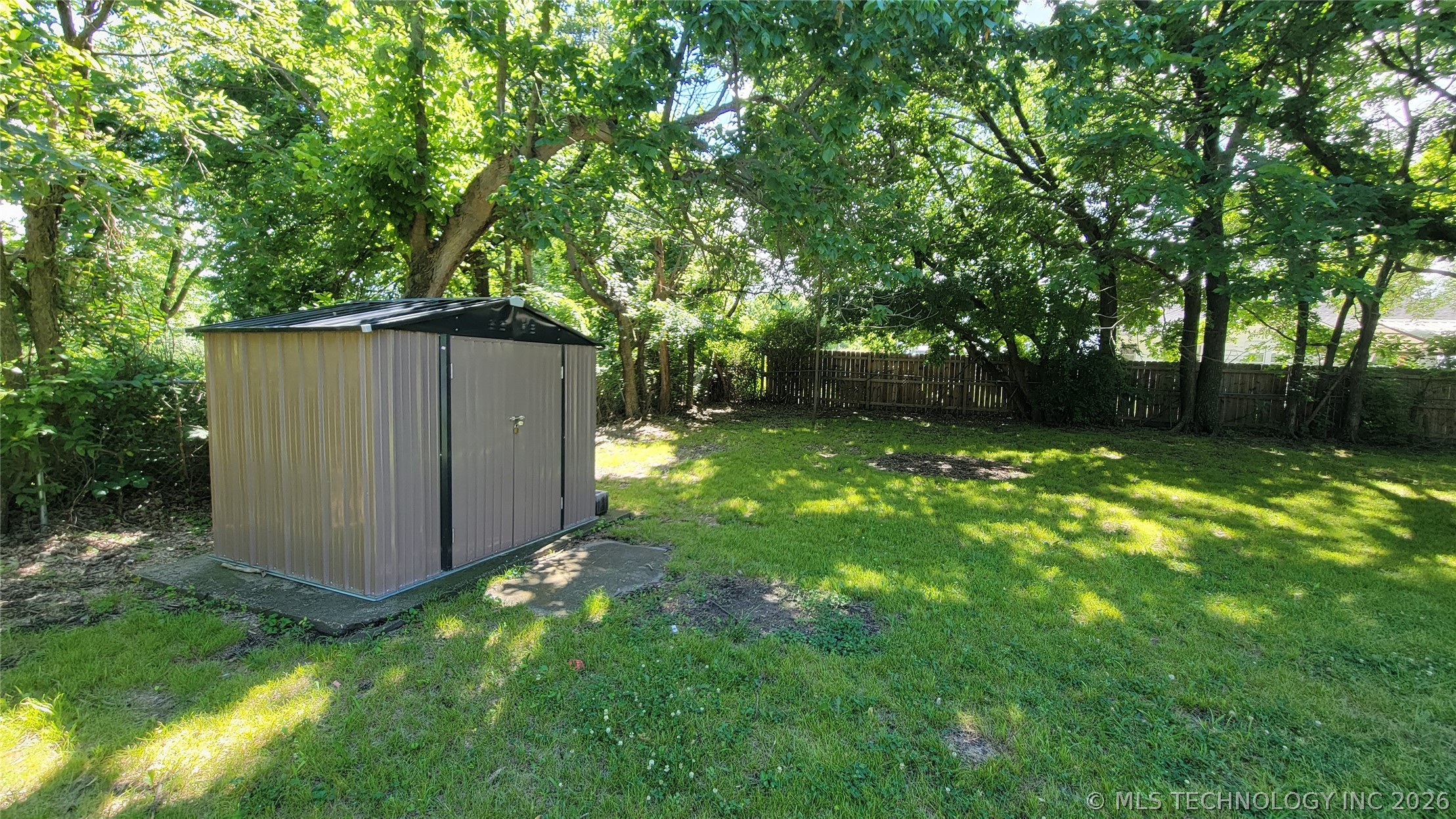 1001 W 14th Property Photo 9