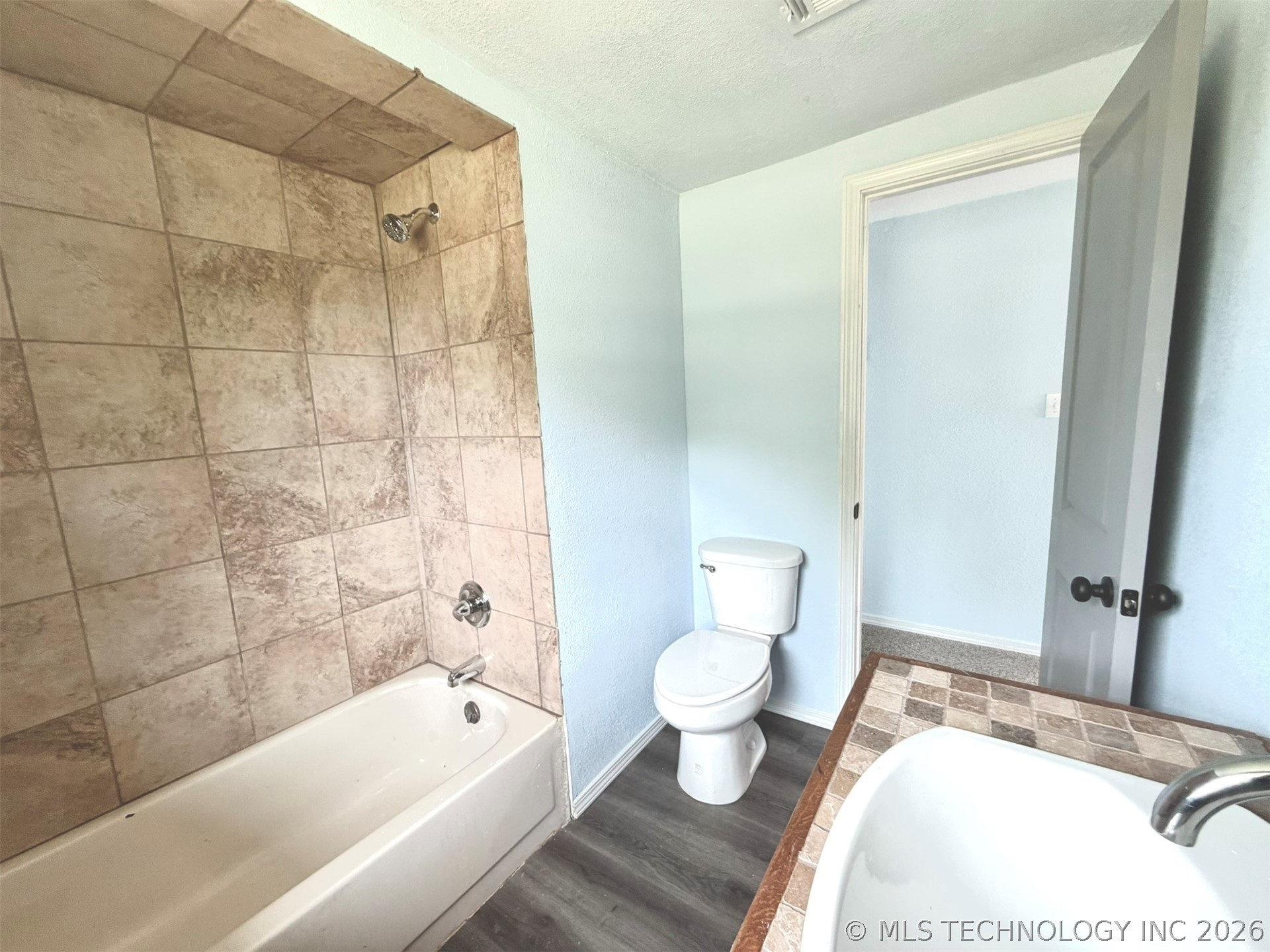 111 Amber Property Photo 9
