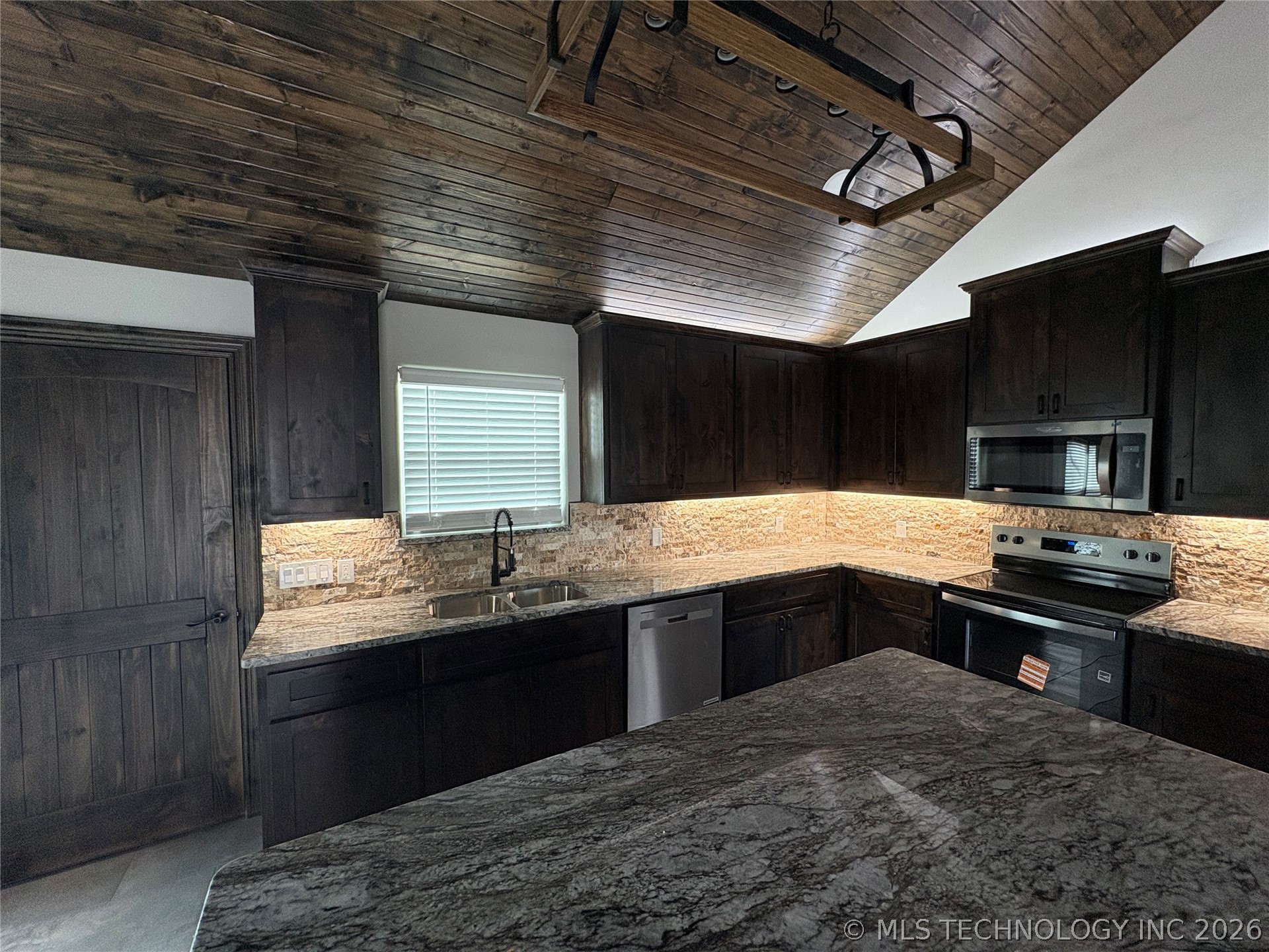 11913 Sandy Acres Trail Property Photo 4